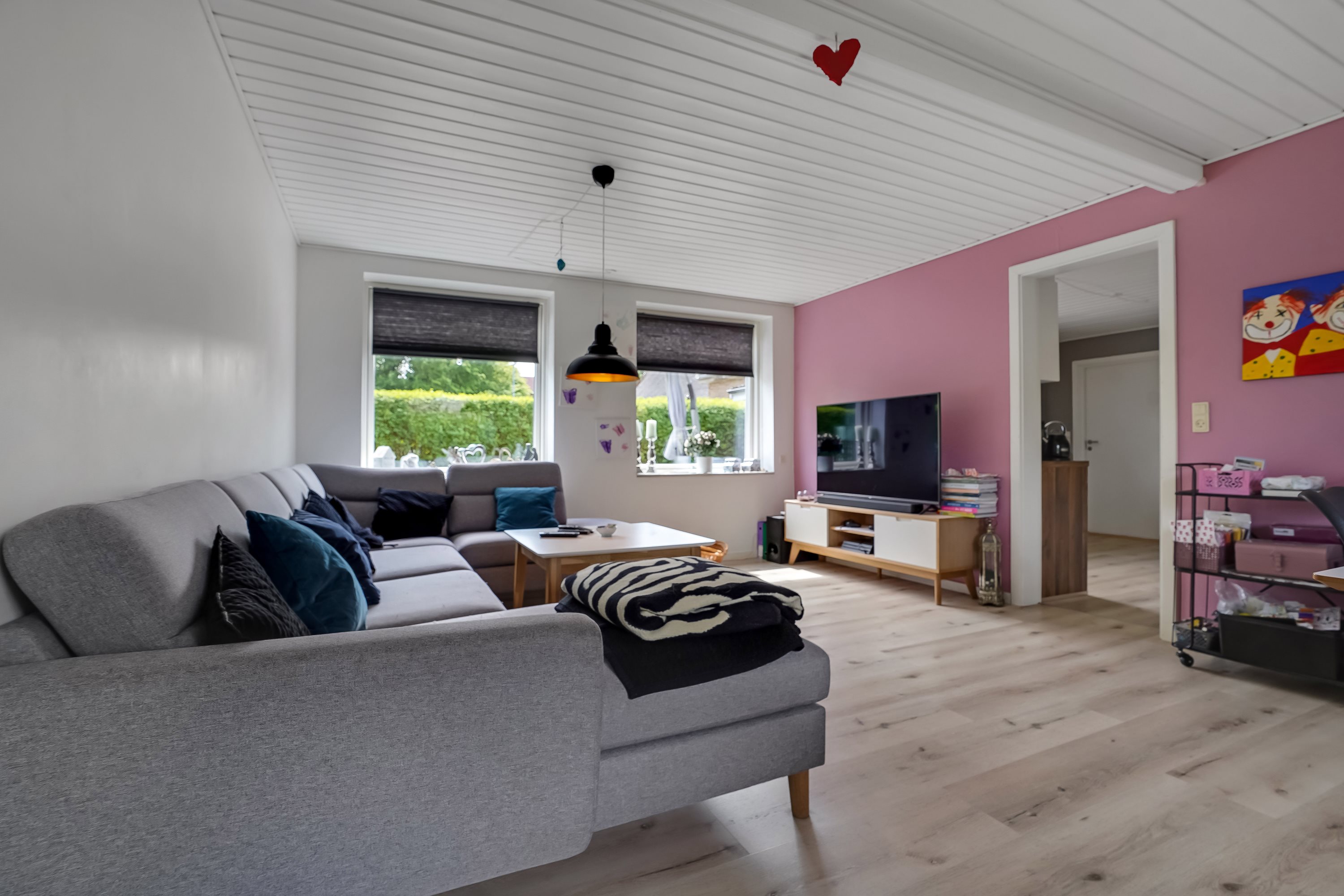 Fremhævet stue billede i fuldskærmstilstand. Billede af Østerled 3, 7171 Uldum