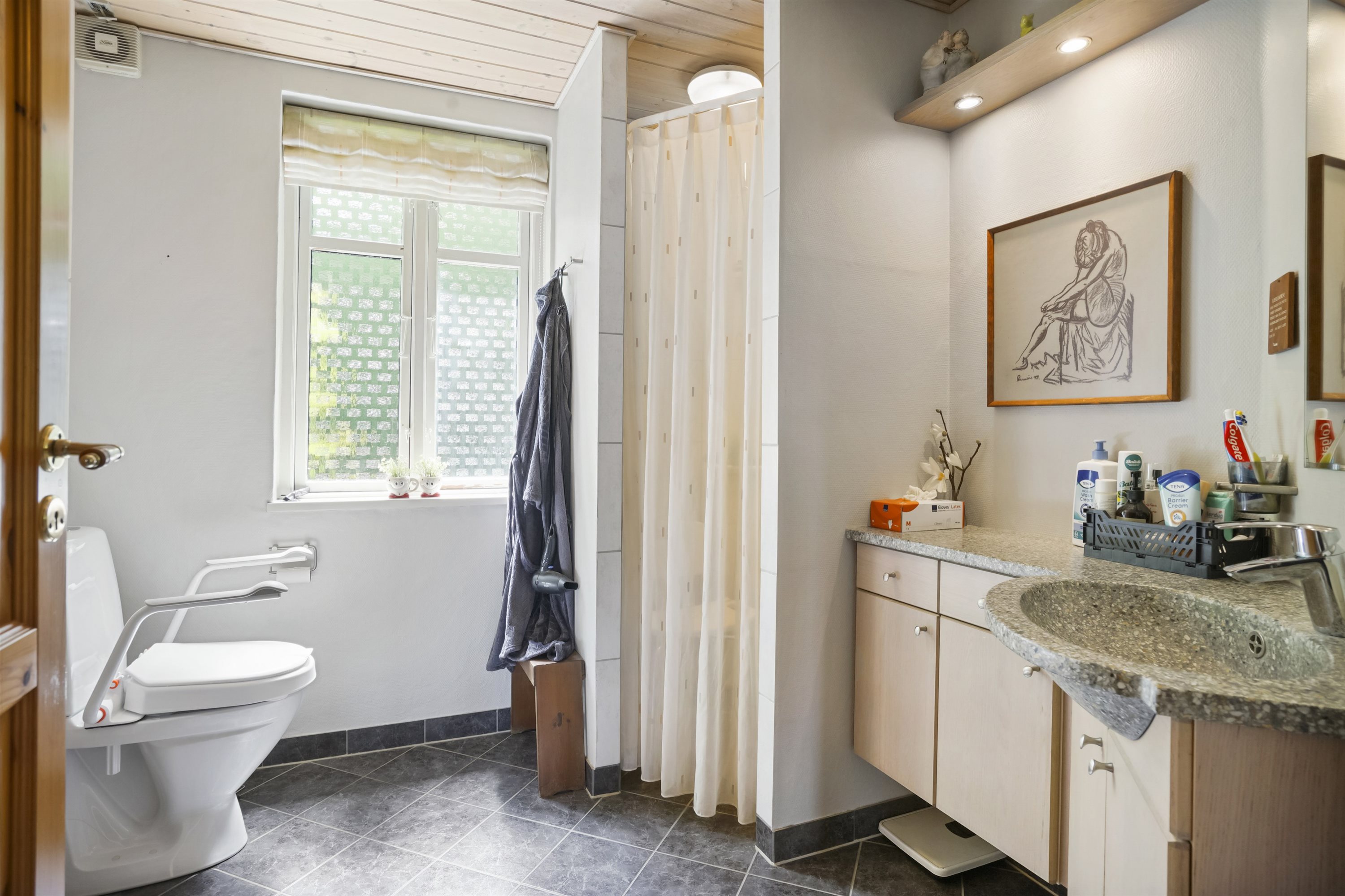 Fremhævet badeværelse billede i fuldskærmstilstand. Billede af Ettrupvej 85, 9620 Aalestrup