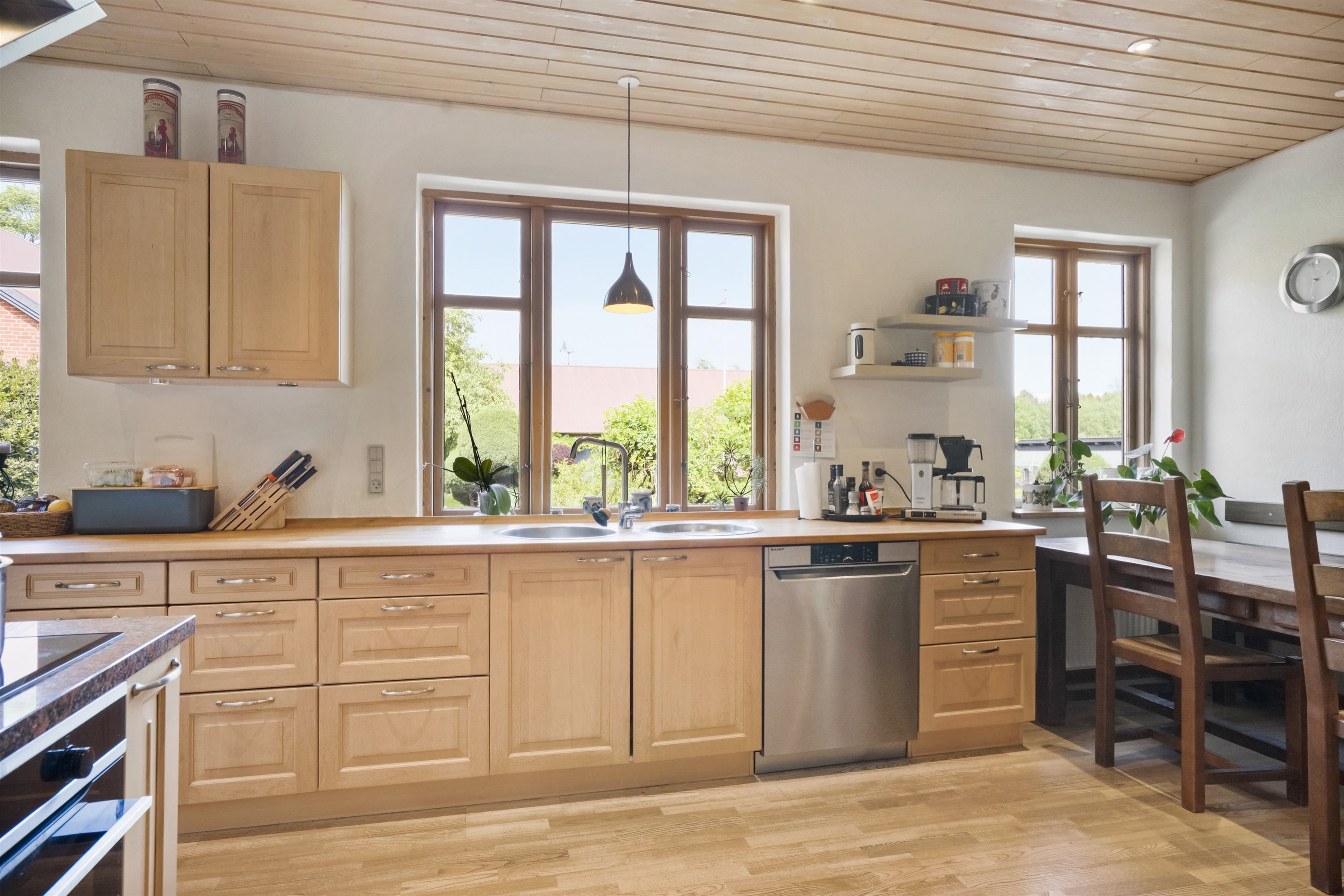 Fremhævet køkken billede i fuldskærmstilstand. Billede af Ettrupvej 85, 9620 Aalestrup