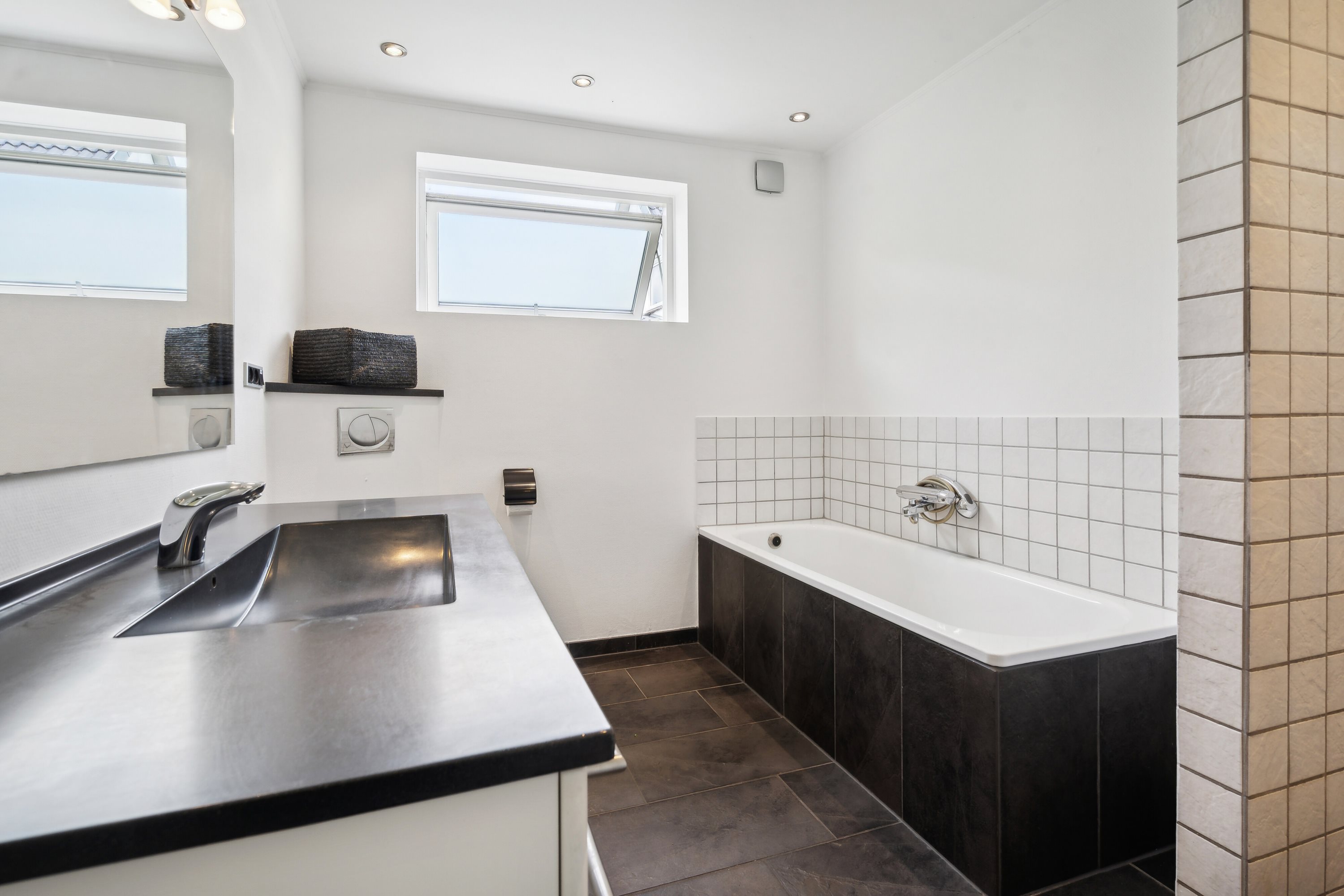 Fremhævet badeværelse billede i fuldskærmstilstand. Billede af Kirkegade 77, Hjordkær, 6230 Rødekro