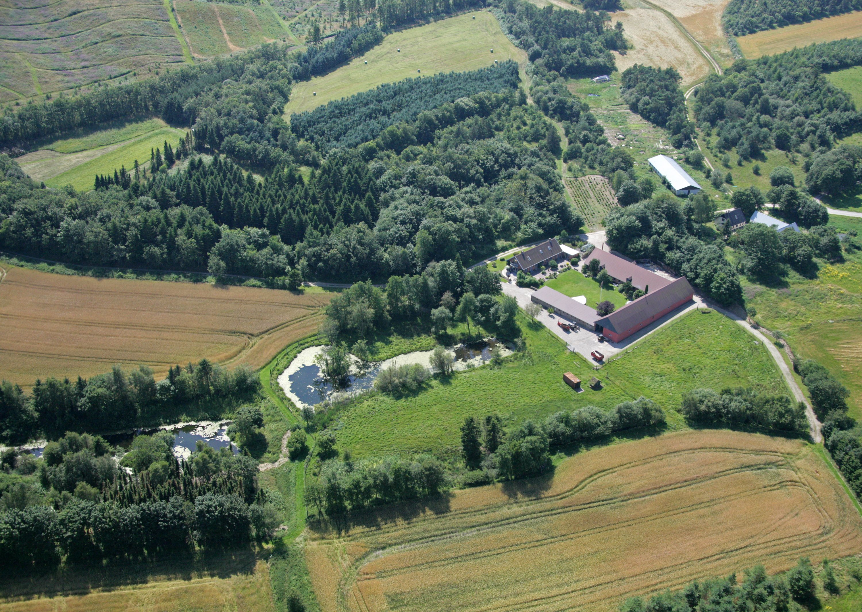 Fremhævet luftfoto billede i fuldskærmstilstand. Billede af Ettrupvej 85, 9620 Aalestrup