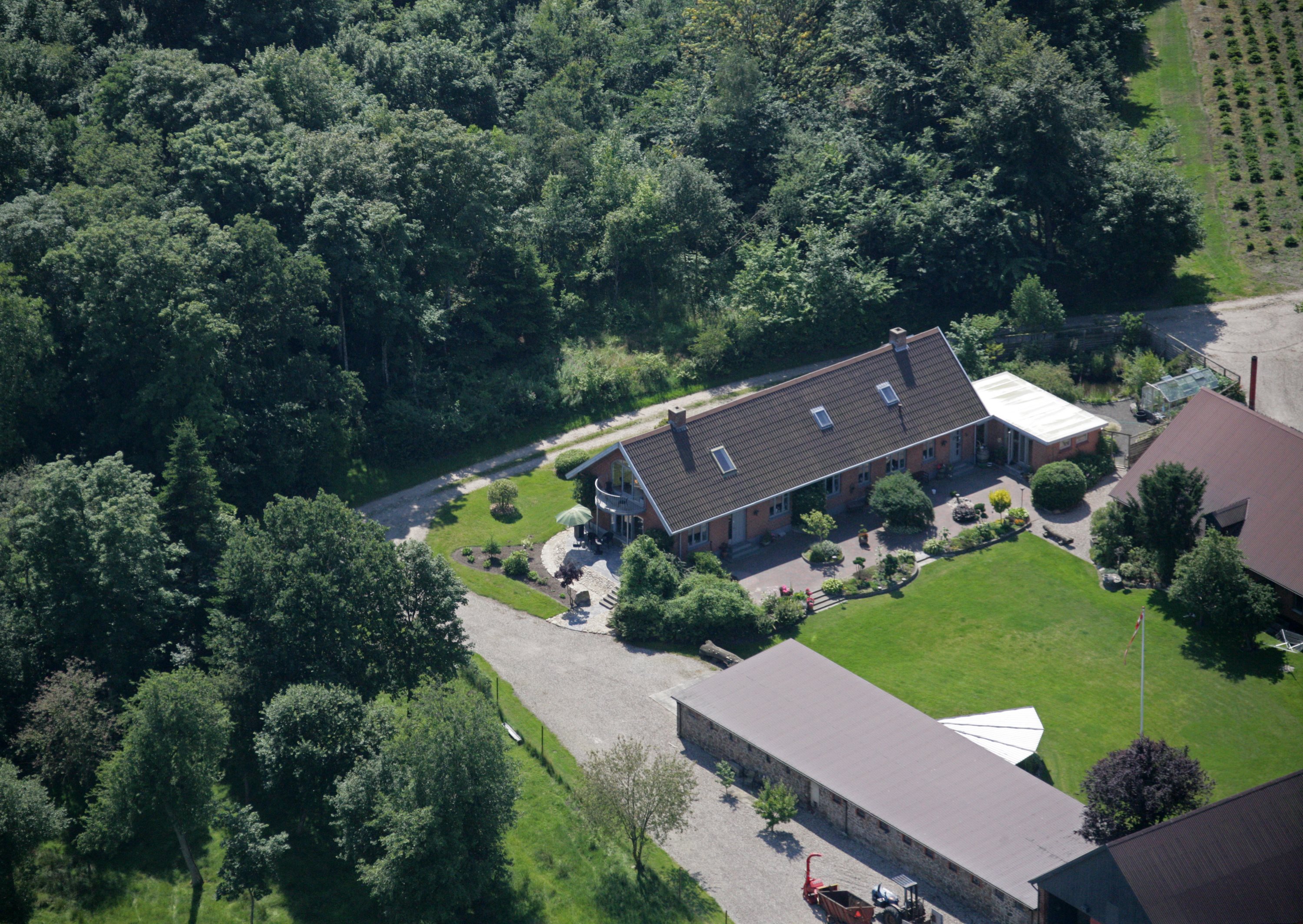 Fremhævet luftfoto billede i fuldskærmstilstand. Billede af Ettrupvej 85, 9620 Aalestrup