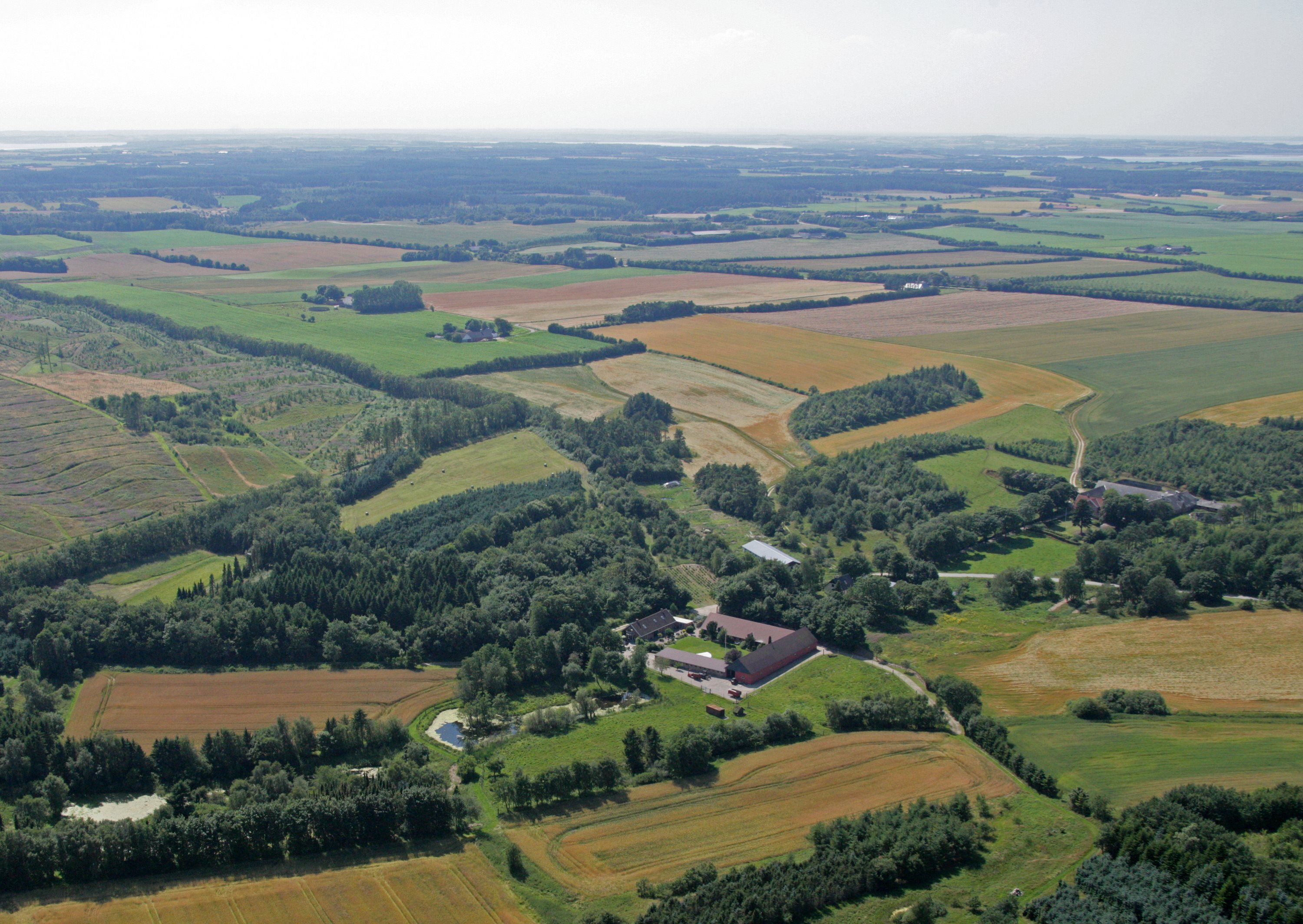 Fremhævet luftfoto billede i fuldskærmstilstand. Billede af Ettrupvej 85, 9620 Aalestrup