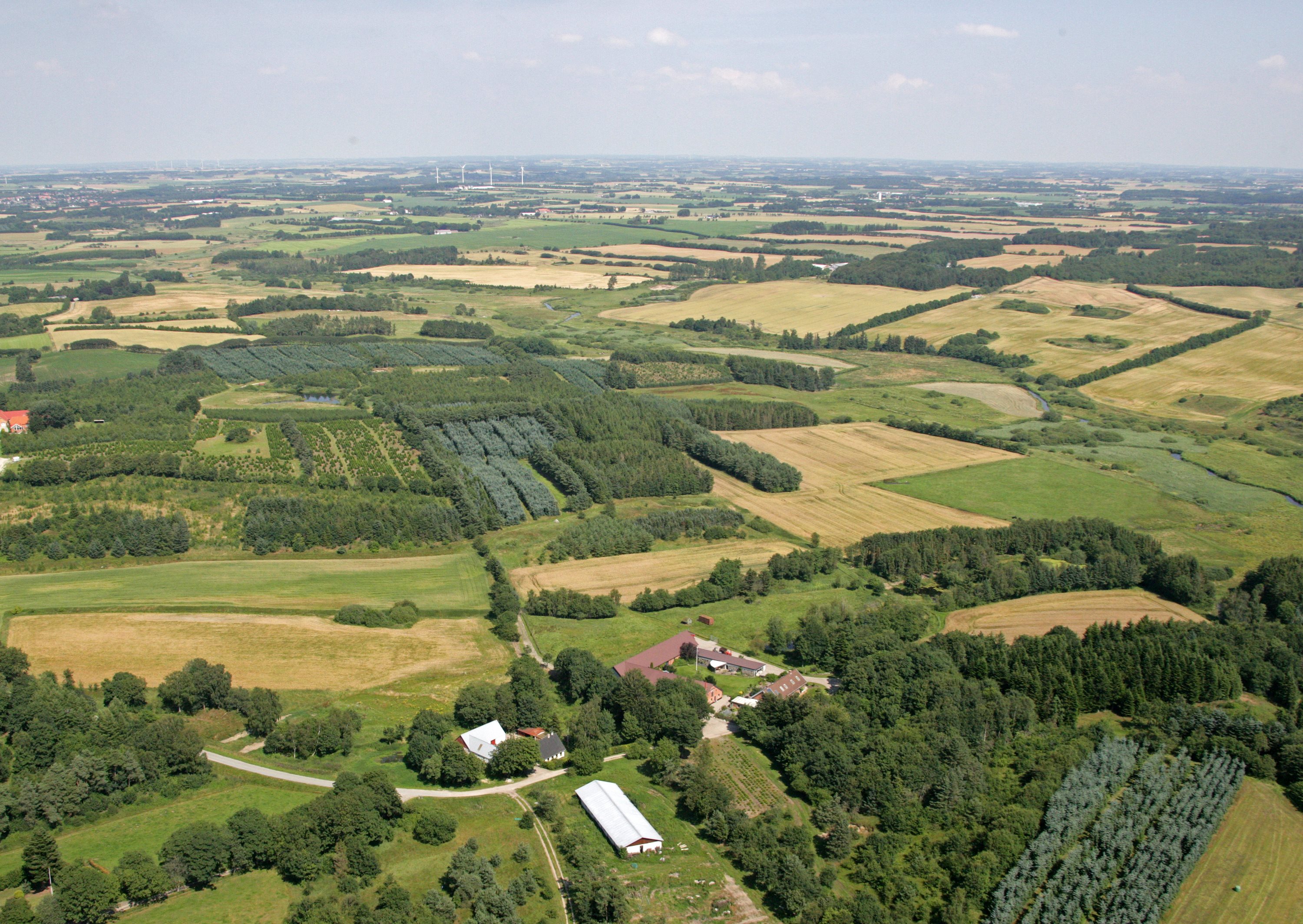 Fremhævet luftfoto billede i fuldskærmstilstand. Billede af Ettrupvej 85, 9620 Aalestrup