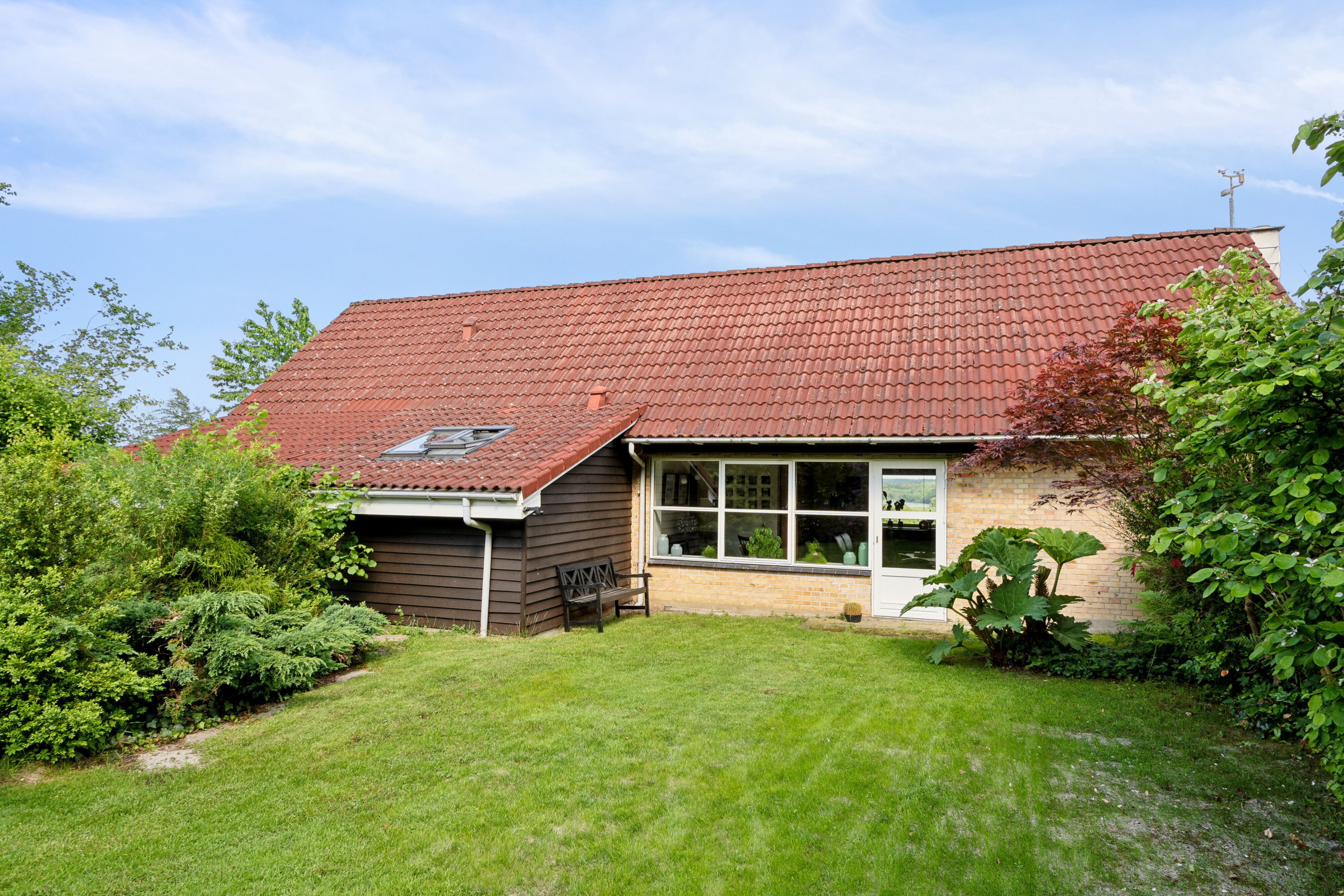 Fremhævet set fra haven billede i fuldskærmstilstand. Billede af Funder Bakke 55, 8600 Silkeborg