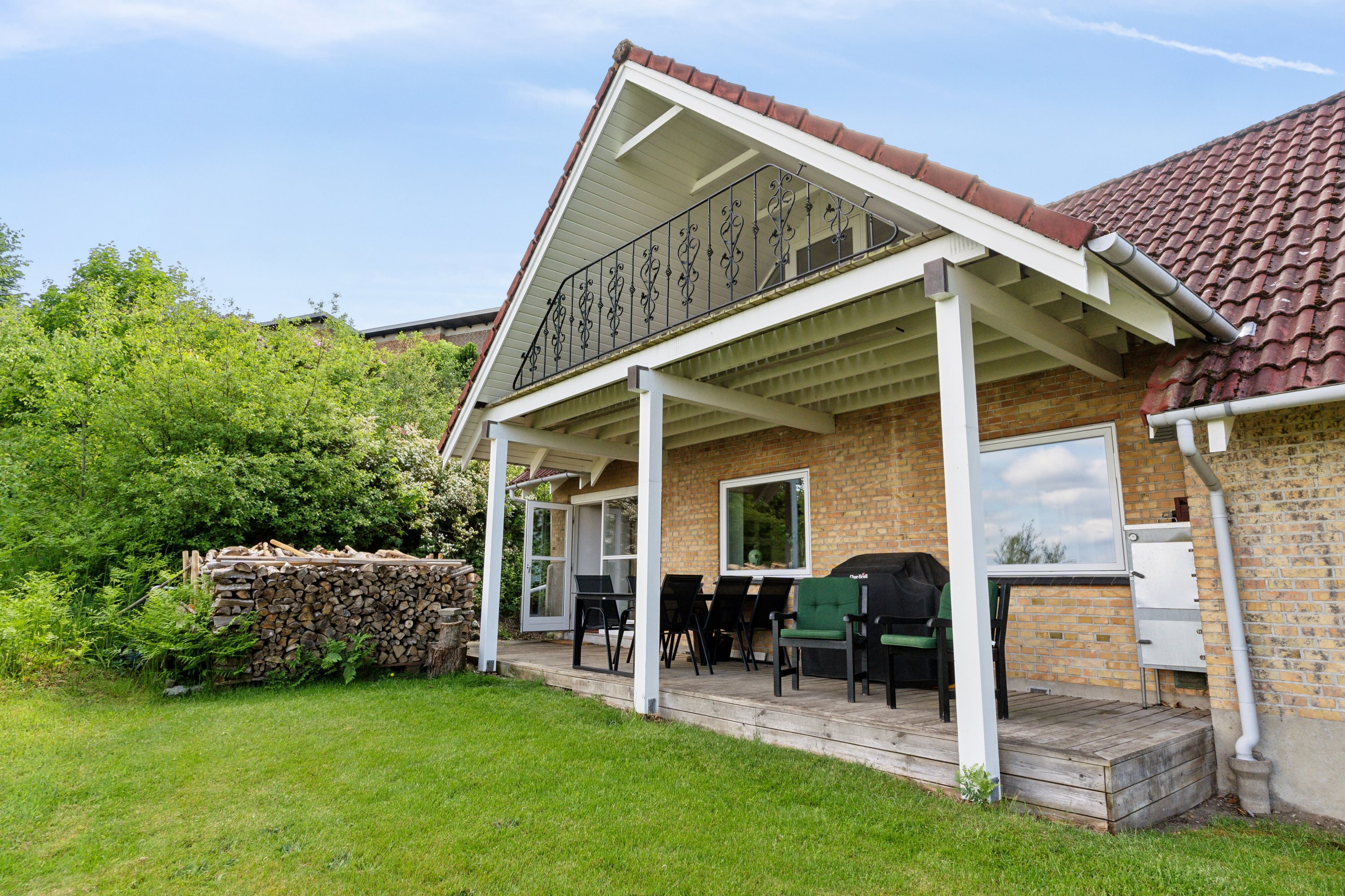 Fremhævet set fra haven billede i fuldskærmstilstand. Billede af Funder Bakke 55, 8600 Silkeborg