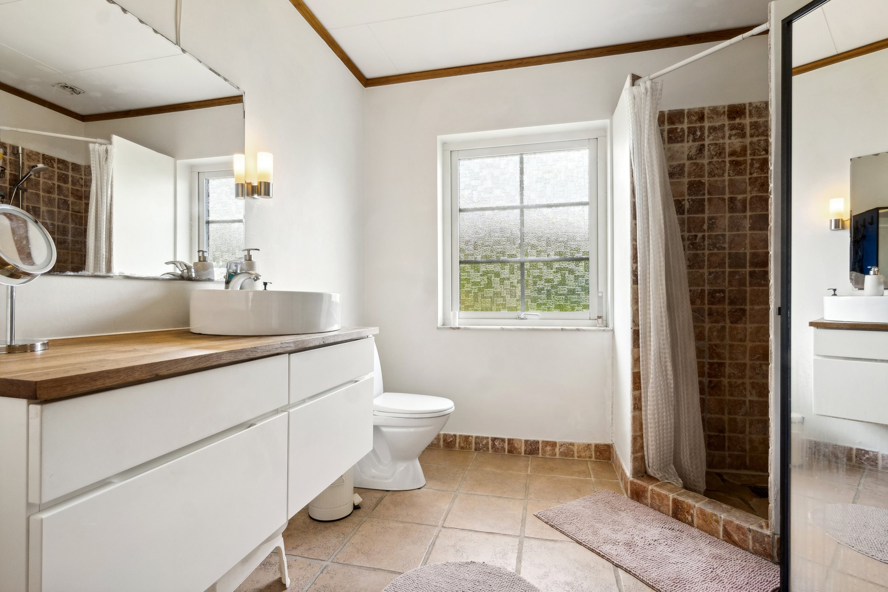 Fremhævet badeværelse billede i fuldskærmstilstand. Billede af Hanevænget 9, Hanehoved, 3300 Frederiksværk