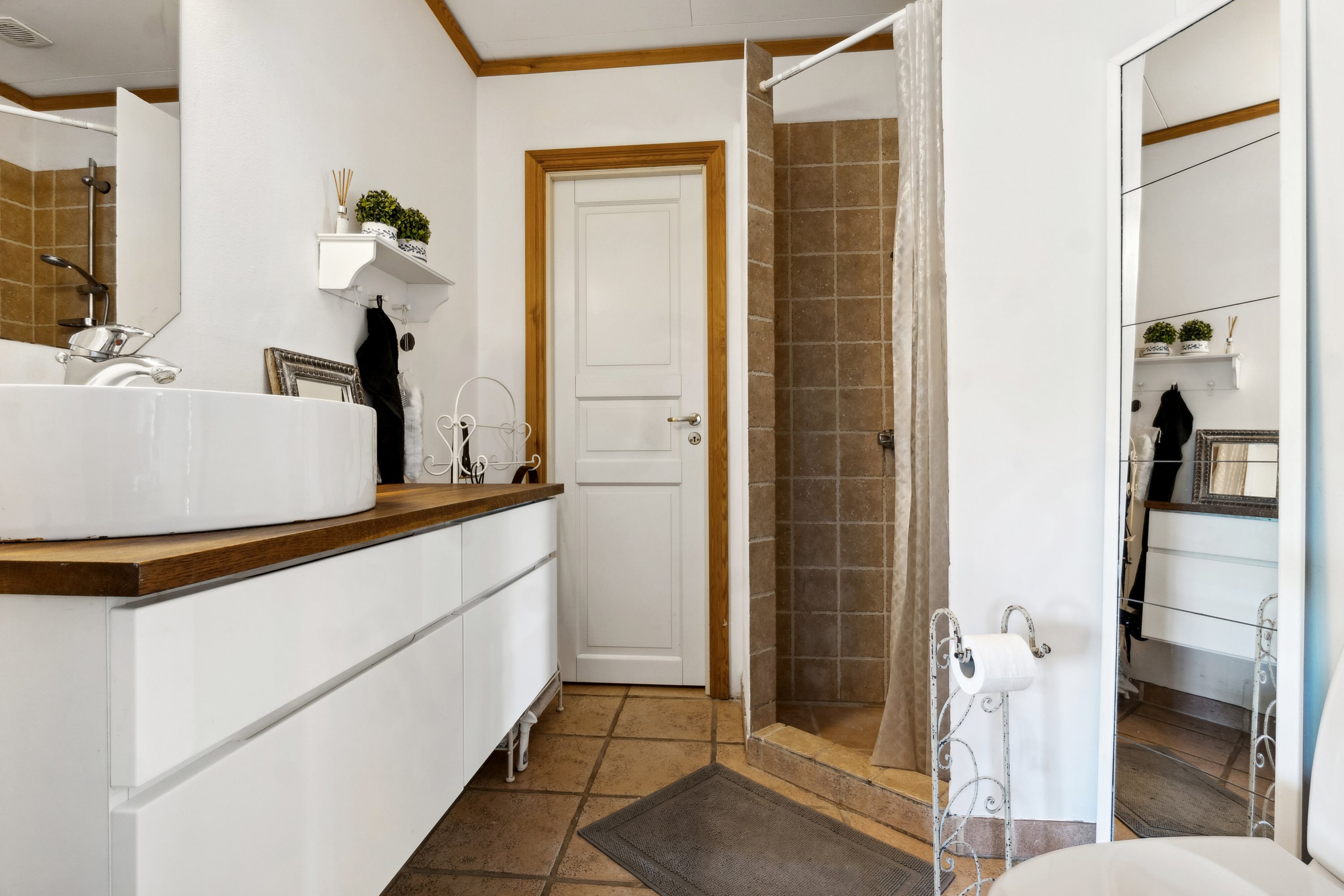 Fremhævet badeværelse billede i fuldskærmstilstand. Billede af Hanevænget 9, Hanehoved, 3300 Frederiksværk