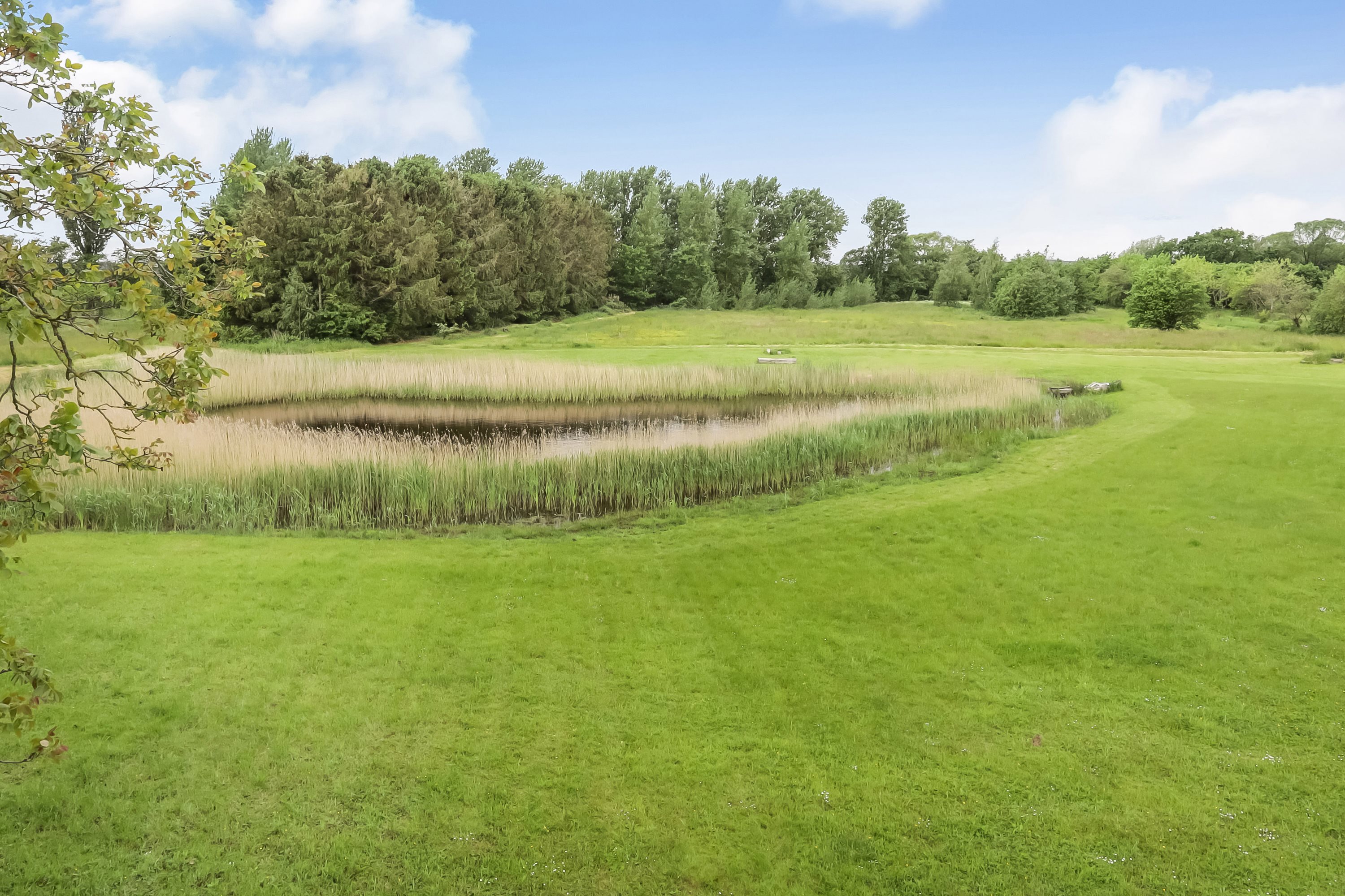 Fremhævet have billede i fuldskærmstilstand. Billede af Fjællebrovejen 32, Fjællebroen, 5762 Vester Skerninge