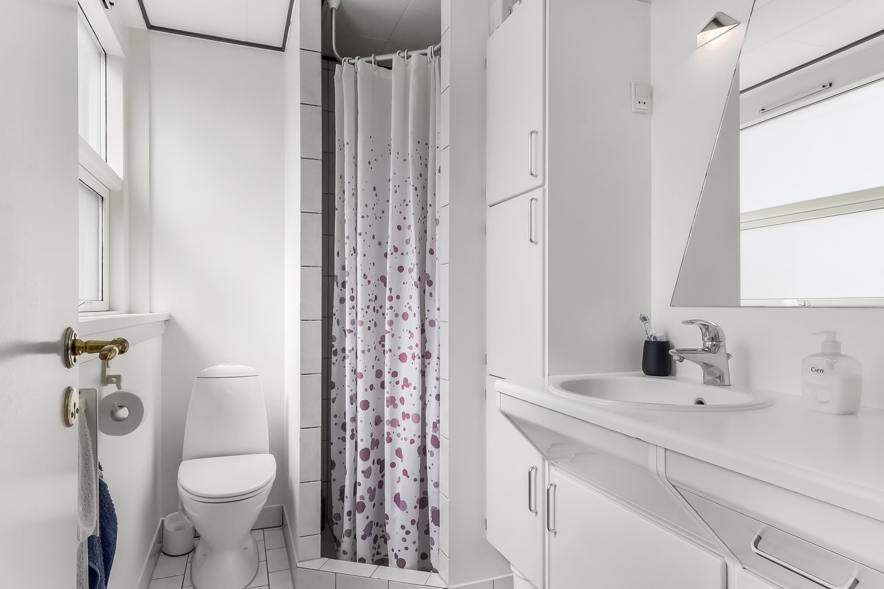 Fremhævet badeværelse billede i fuldskærmstilstand. Billede af Fjællebrovejen 32, Fjællebroen, 5762 Vester Skerninge