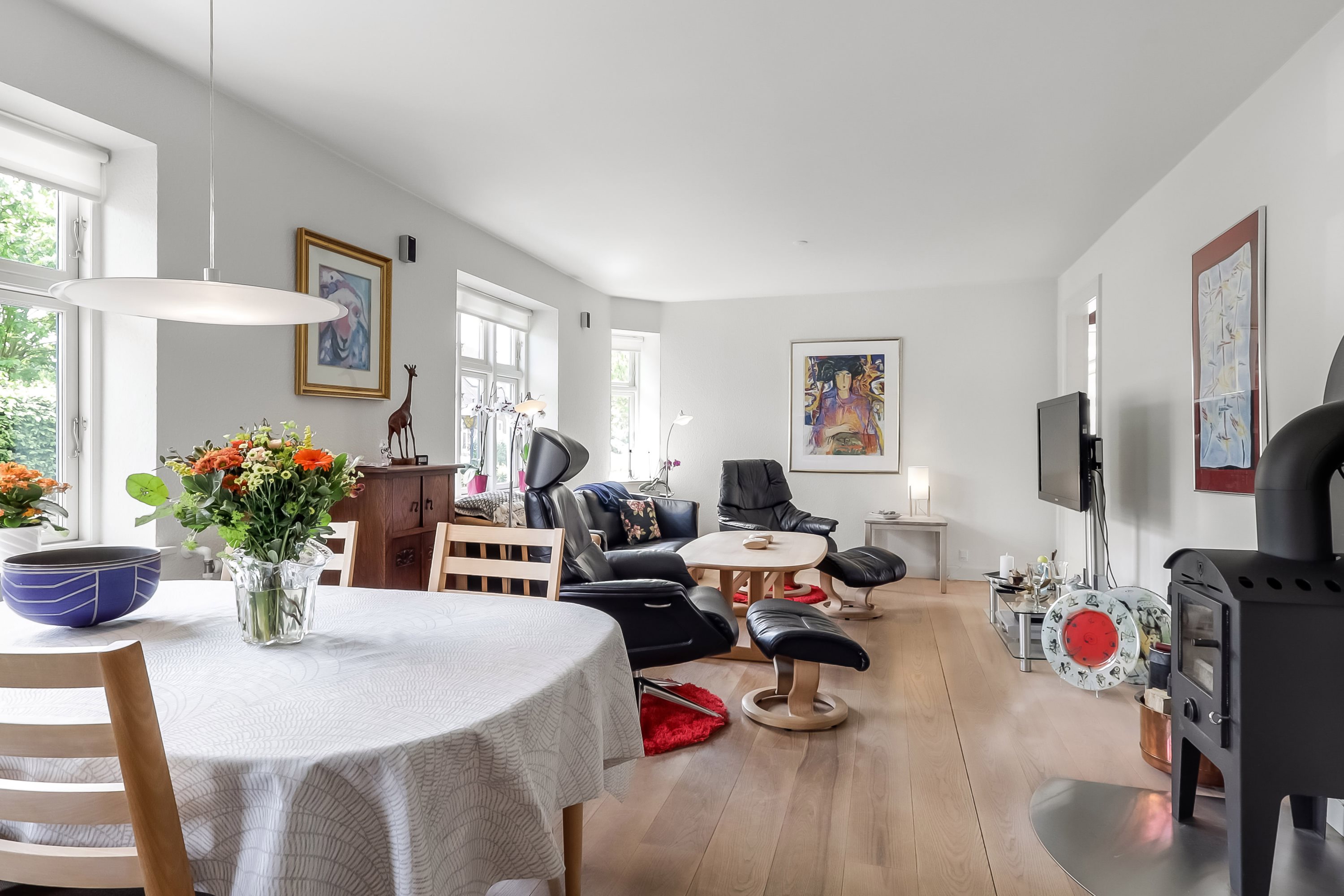 Fremhævet stue billede i fuldskærmstilstand. Billede af Fjællebrovejen 32, Fjællebroen, 5762 Vester Skerninge