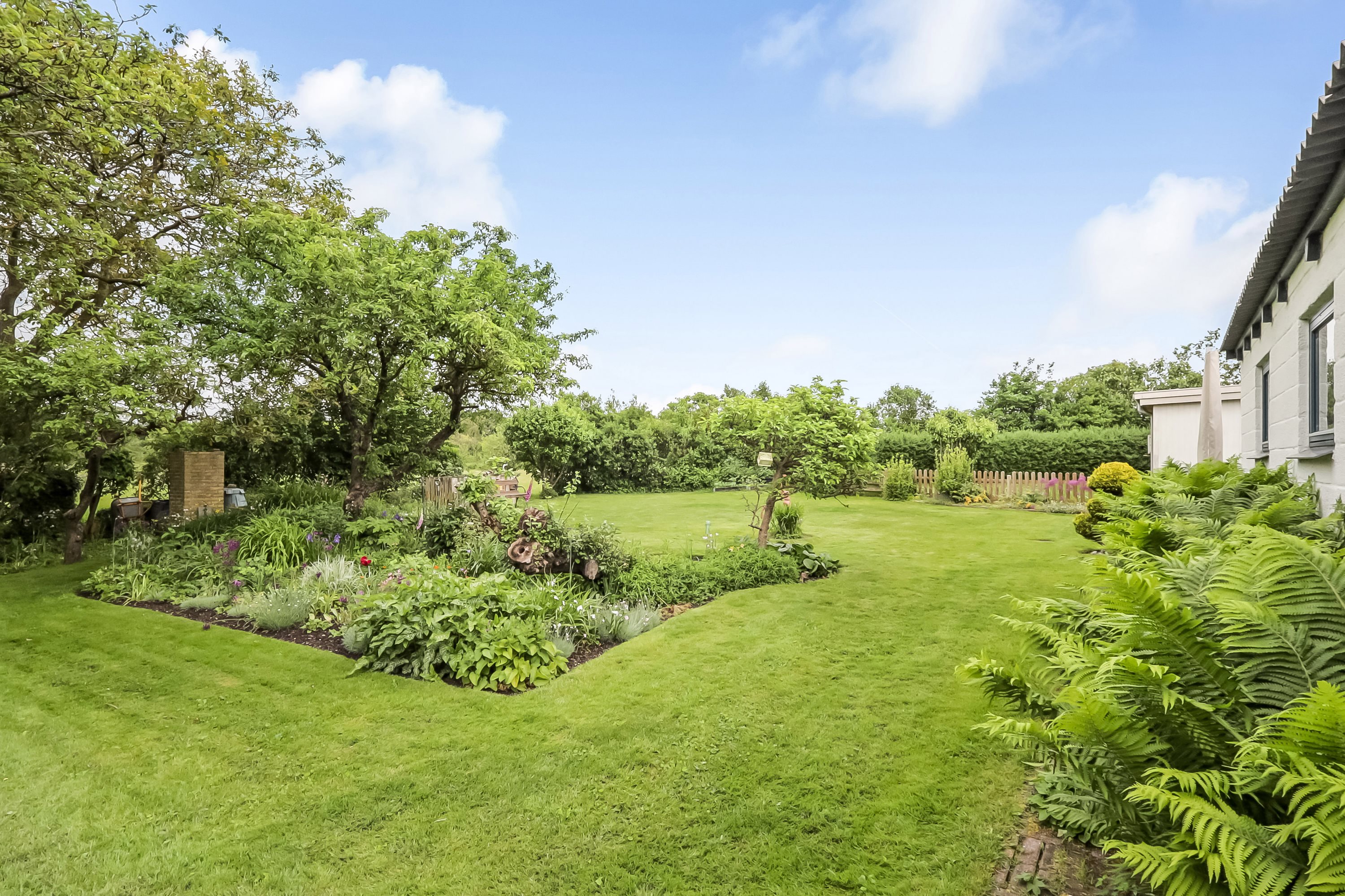 Miniaturebillede 2: have. Billede af Fjællebrovejen 32, Fjællebroen, 5762 Vester Skerninge