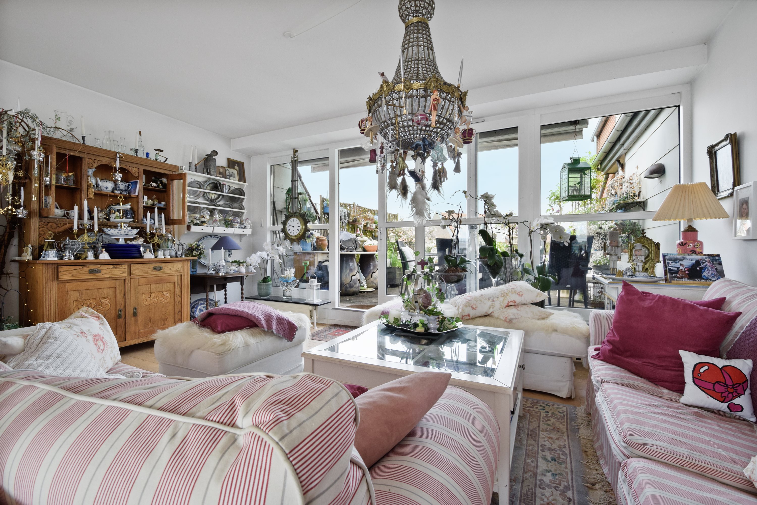 Fremhævet stue med udgang til terrasse billede i fuldskærmstilstand. Billede af Adelgade 95, 4., 8660 Skanderborg