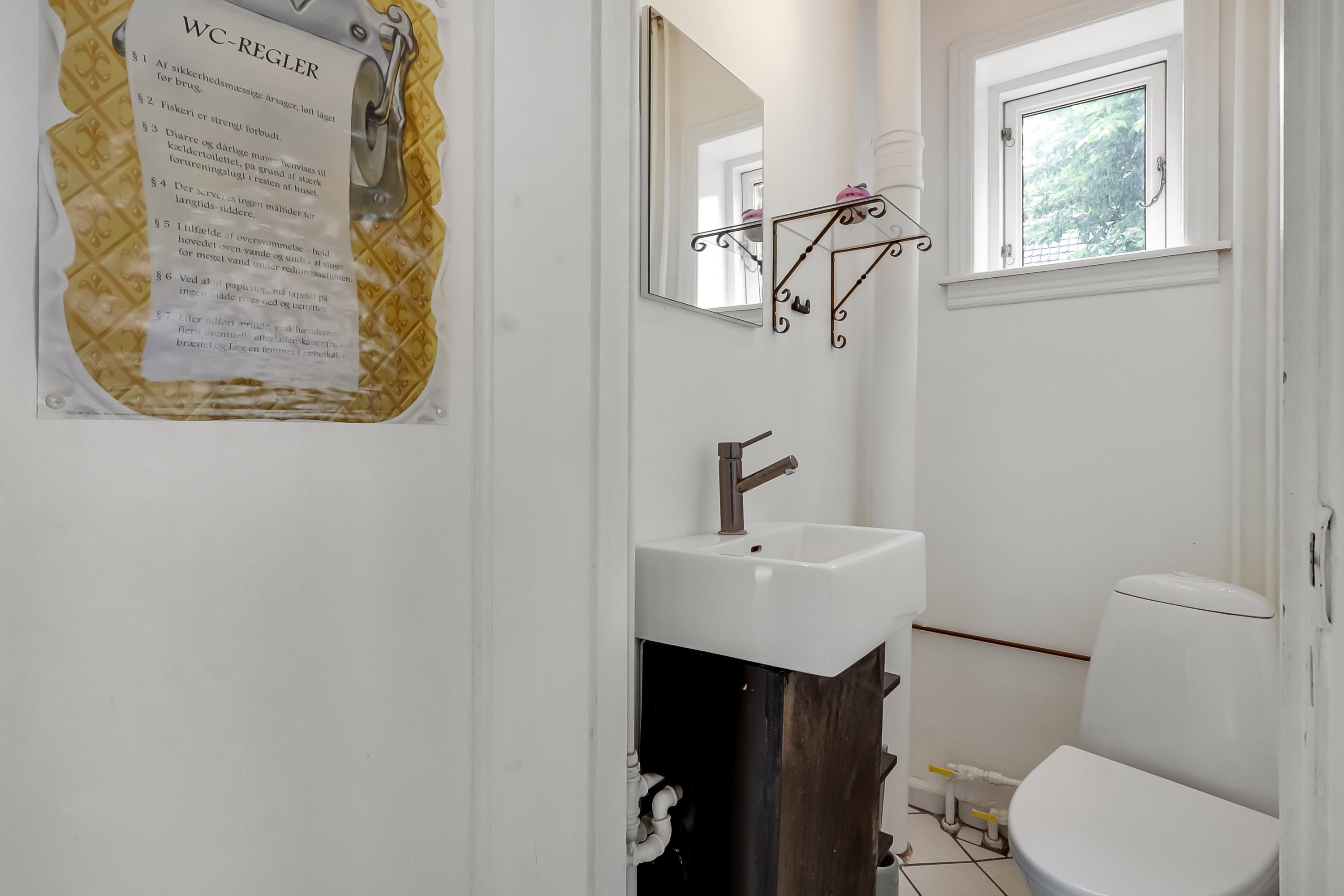 Fremhævet toilet billede i fuldskærmstilstand. Billede af Snødevej 71, Snøde, 5953 Tranekær