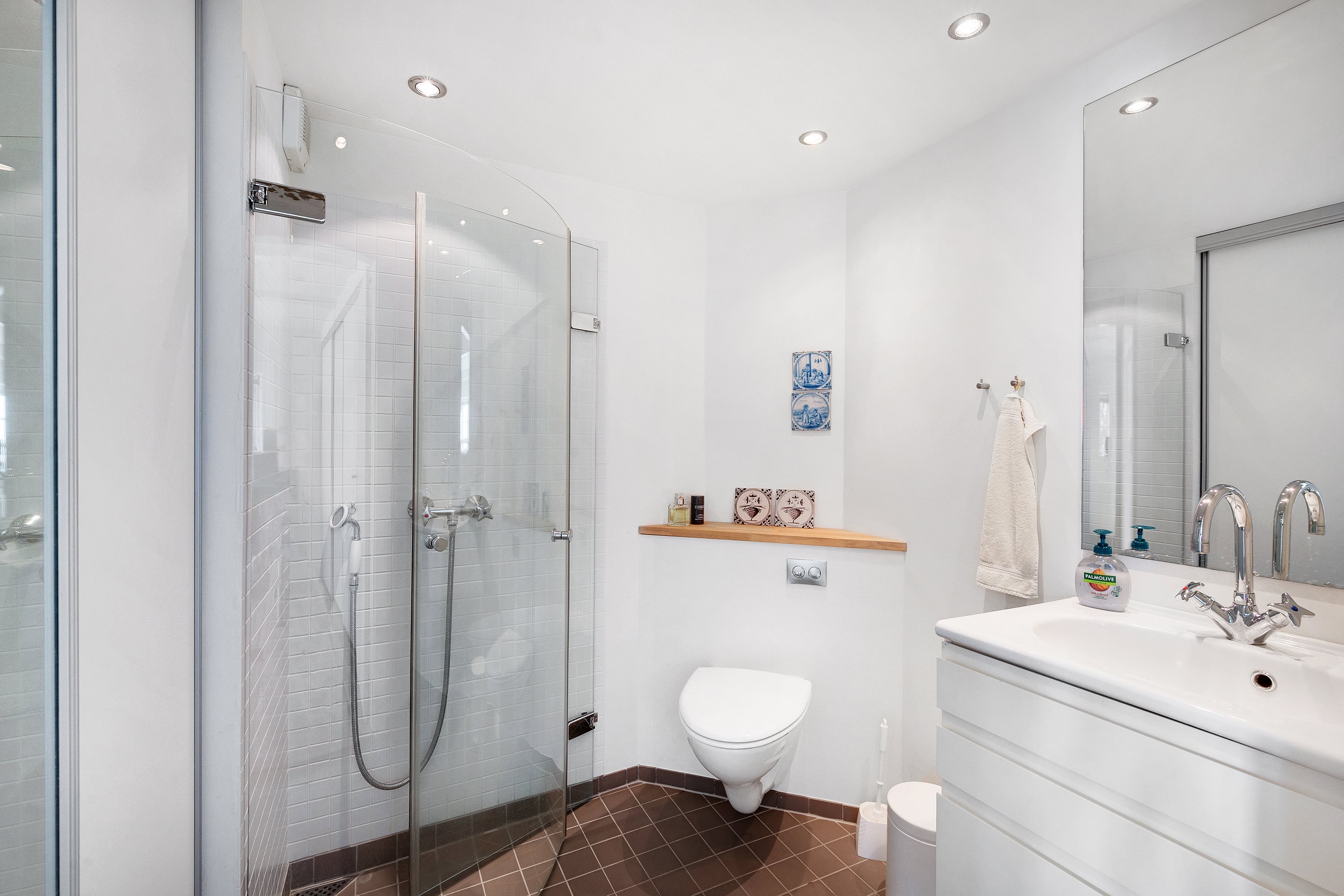 Fremhævet badeværelse billede i fuldskærmstilstand. Billede af Nørre Torv 11, 9800 Hjørring