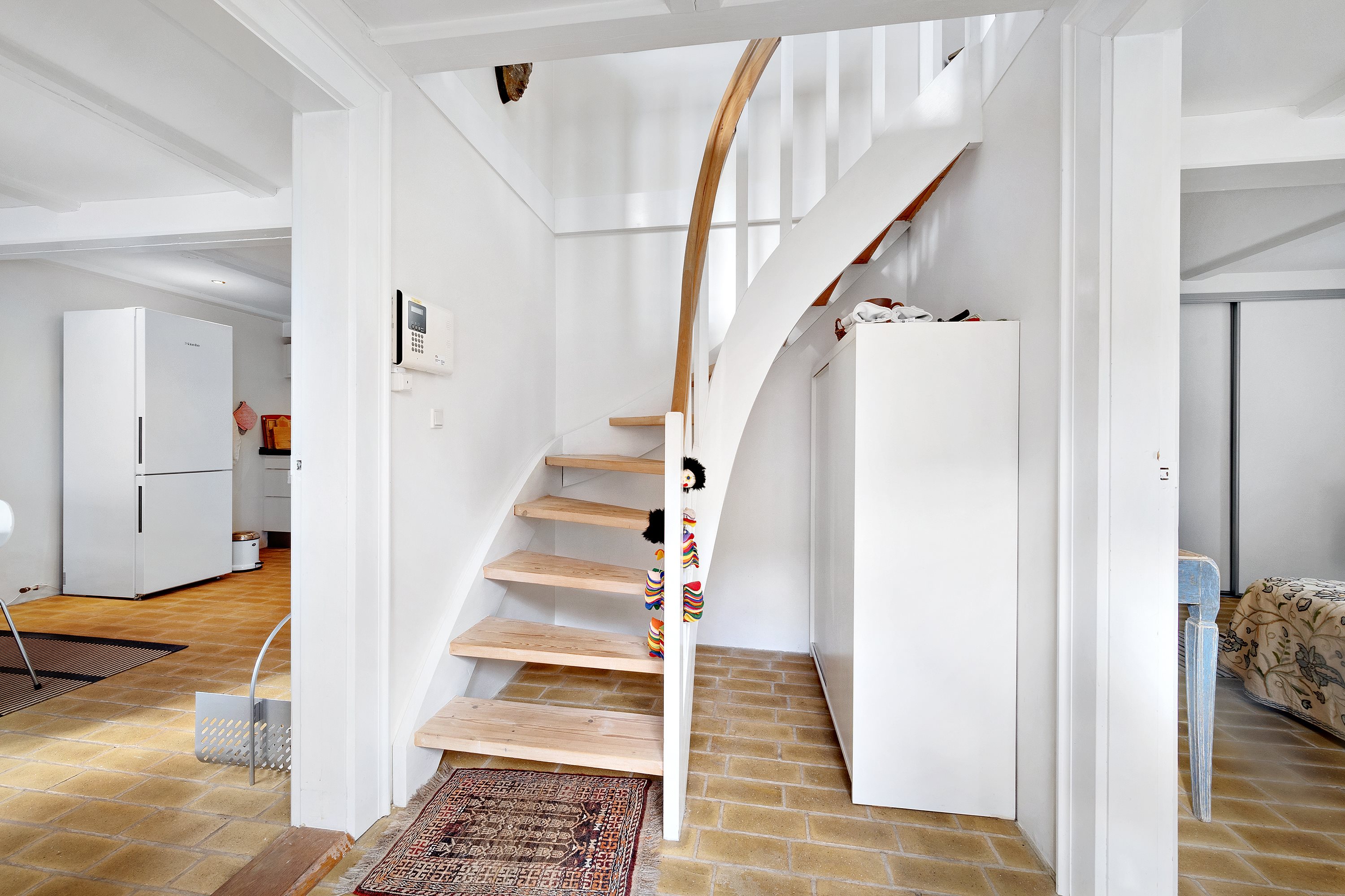 Fremhævet trappeopgang billede i fuldskærmstilstand. Billede af Nørre Torv 11, 9800 Hjørring