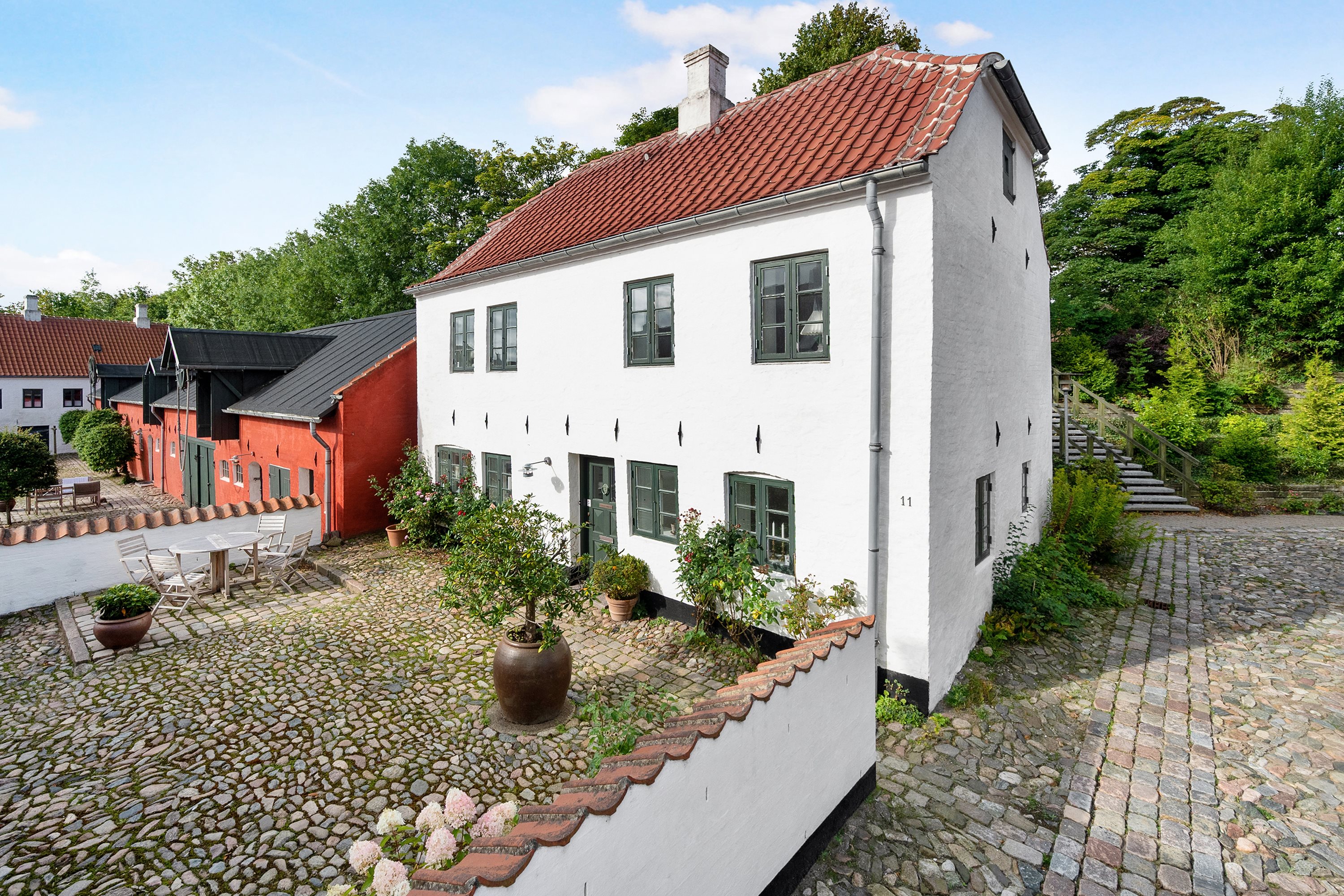 Fremhævet facade billede i fuldskærmstilstand. Billede af Nørre Torv 11, 9800 Hjørring