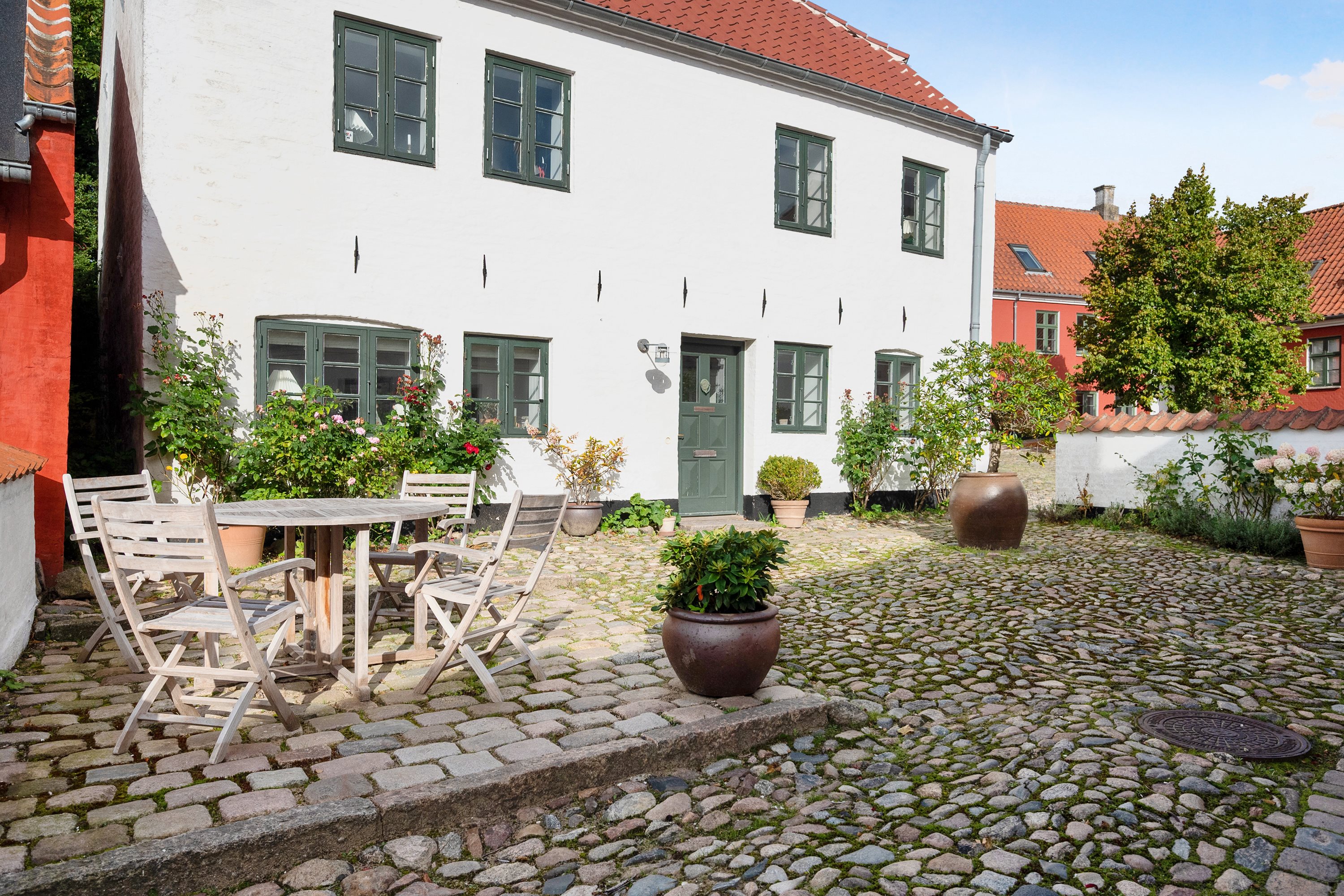 Fremhævet gårdhave billede i fuldskærmstilstand. Billede af Nørre Torv 11, 9800 Hjørring