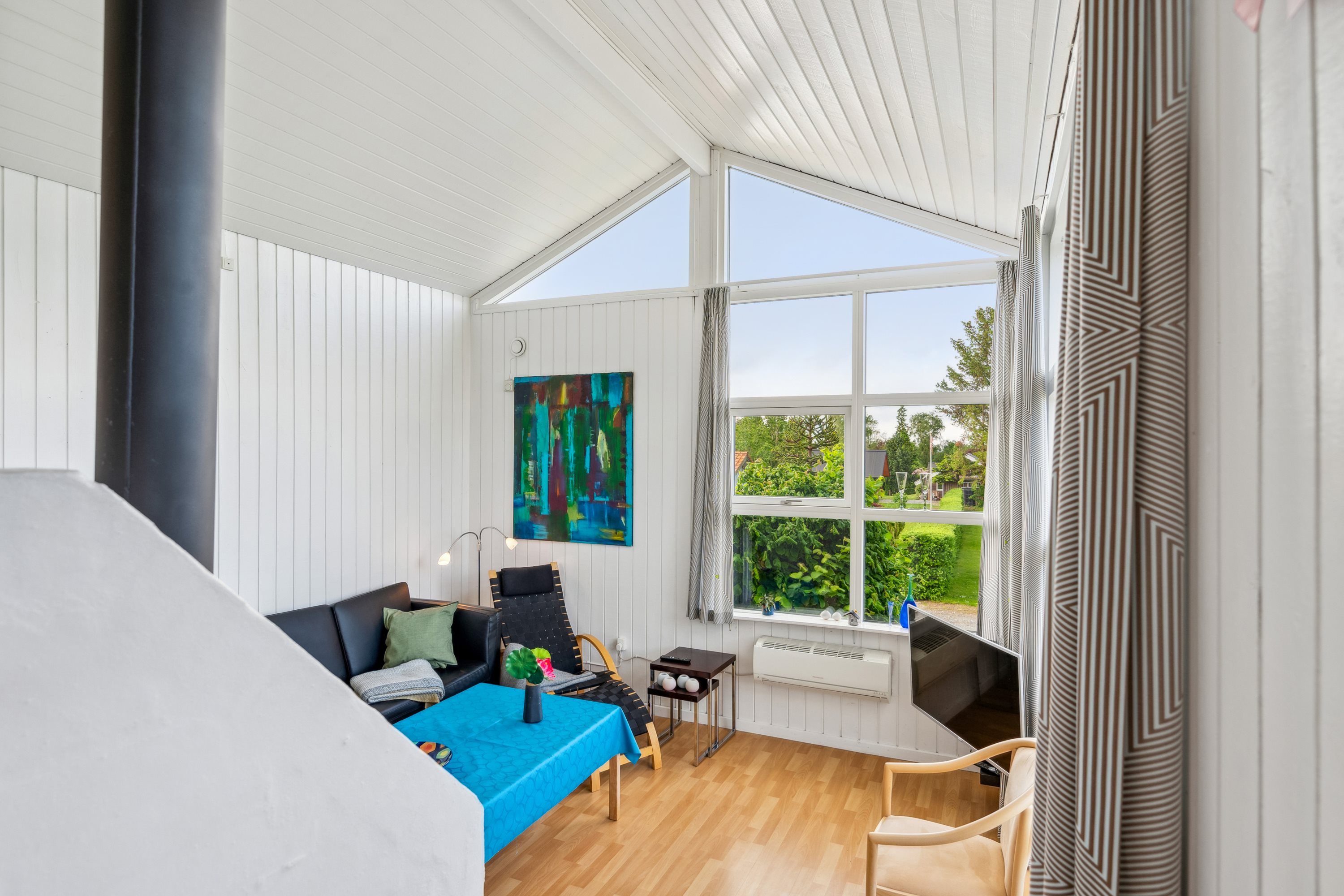 Fremhævet stue billede i fuldskærmstilstand. Billede af Tangvej 28, Begtrup Vig, 8420 Knebel