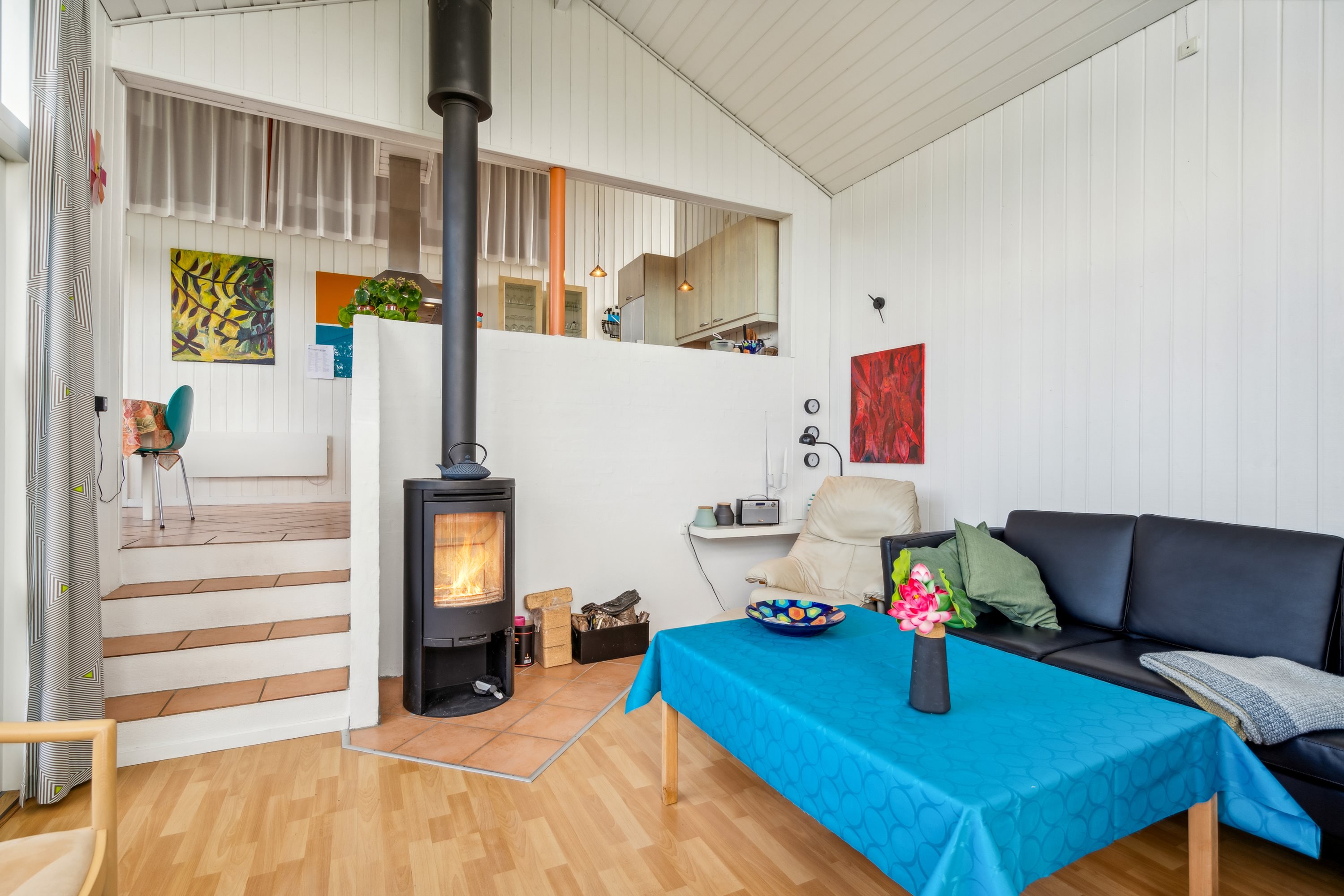 Fremhævet stue billede i fuldskærmstilstand. Billede af Tangvej 28, Begtrup Vig, 8420 Knebel