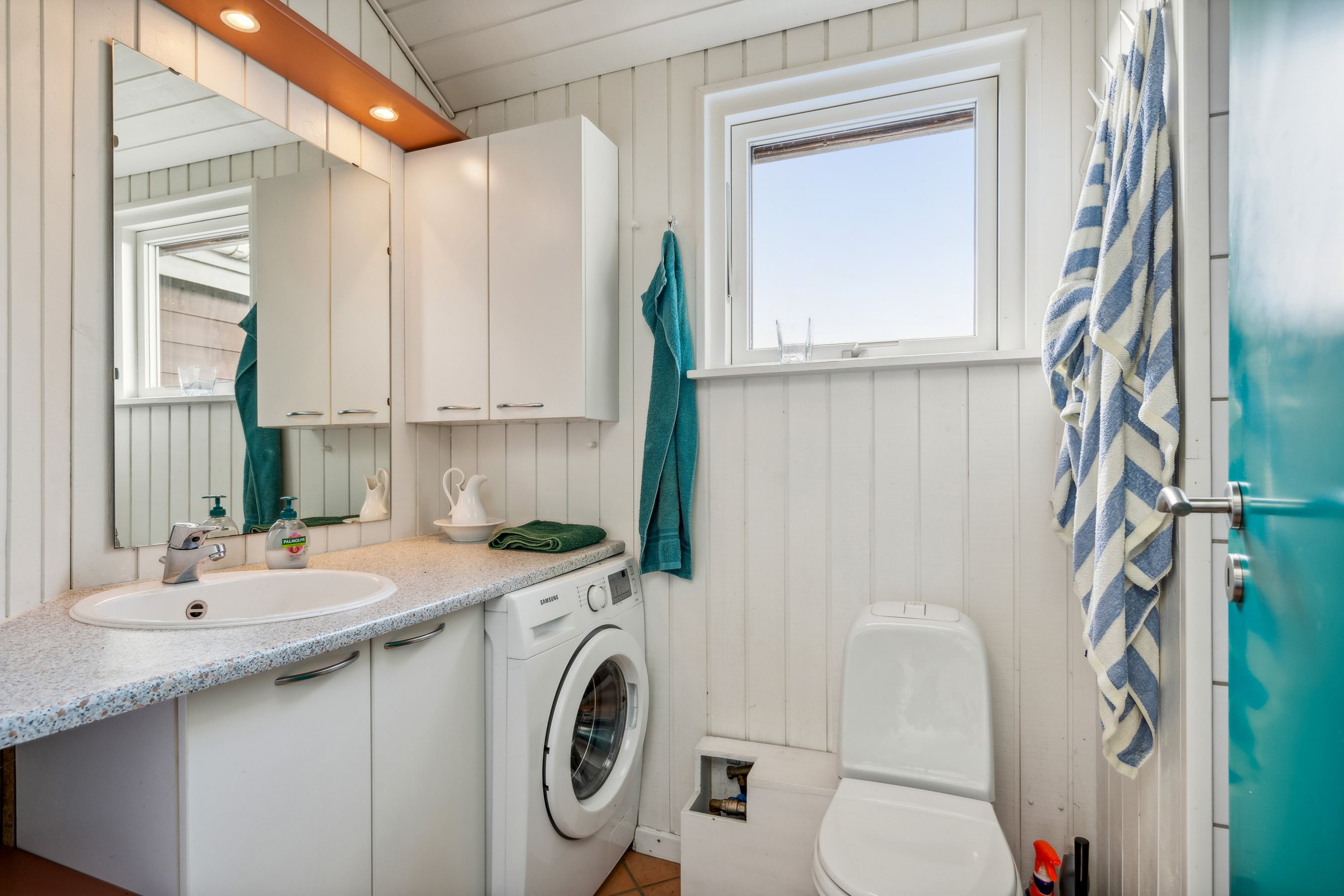 Fremhævet badeværelse billede i fuldskærmstilstand. Billede af Tangvej 28, Begtrup Vig, 8420 Knebel