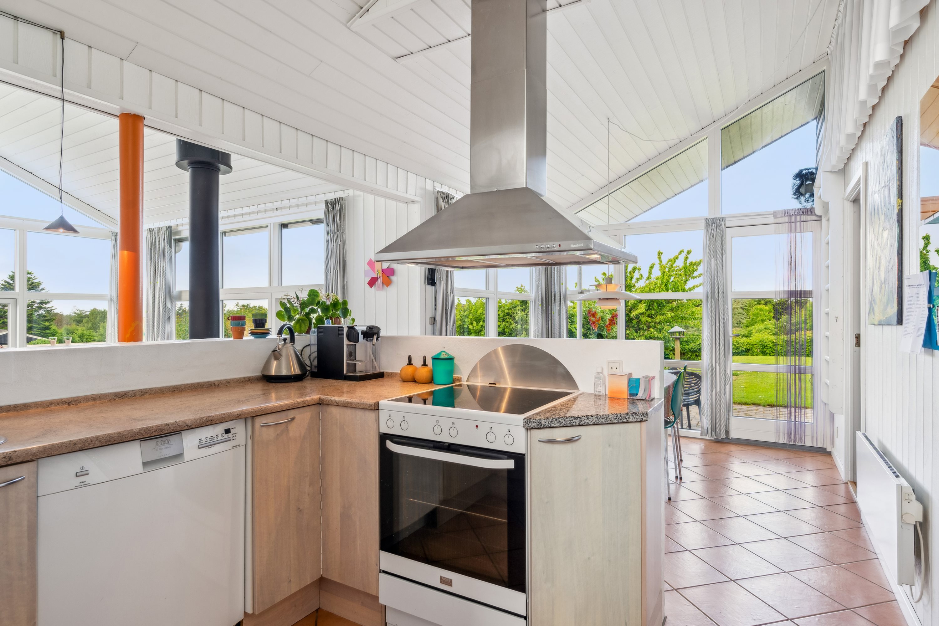 Fremhævet køkken billede i fuldskærmstilstand. Billede af Tangvej 28, Begtrup Vig, 8420 Knebel