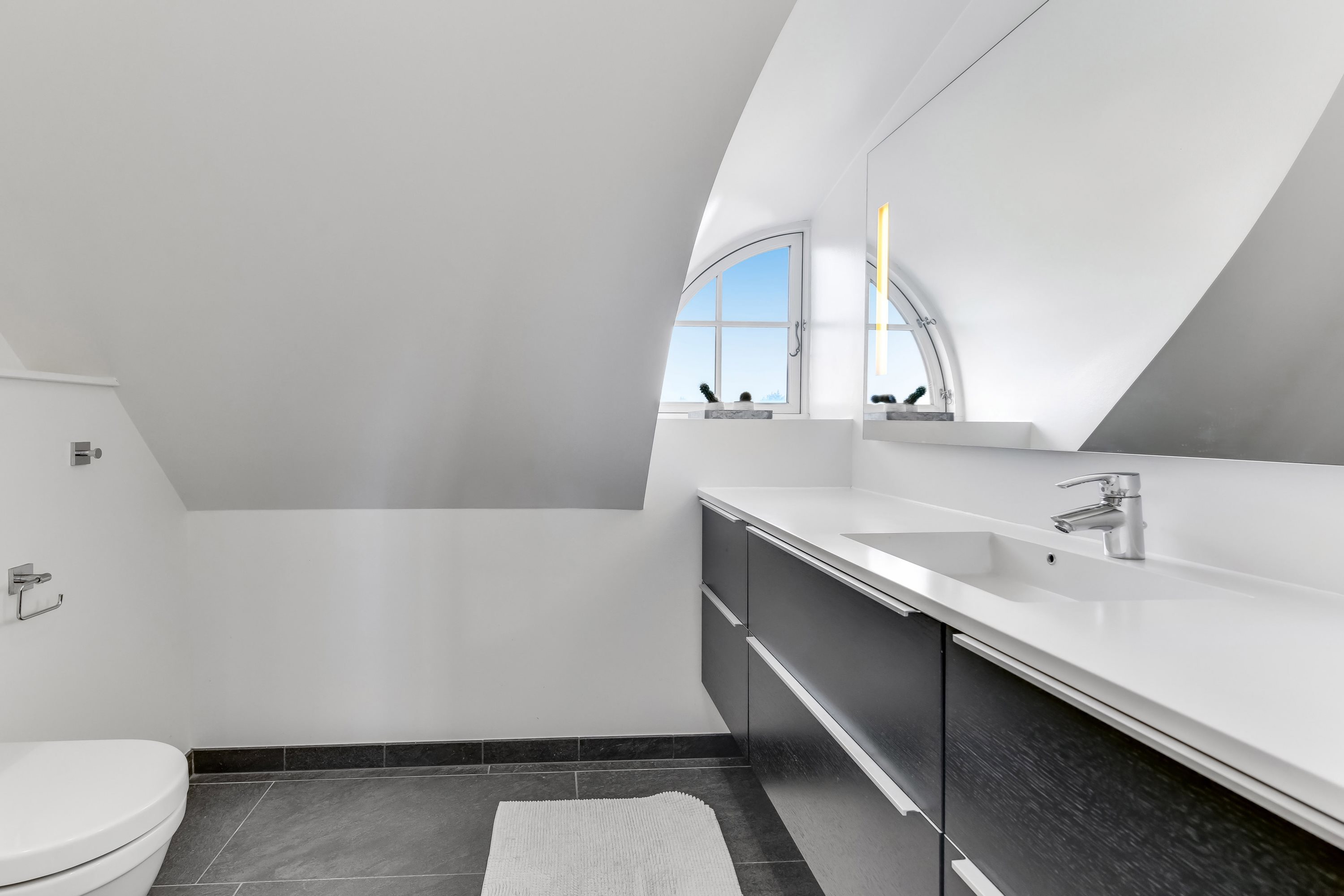 Fremhævet toilet billede i fuldskærmstilstand. Billede af Horns Rev 2, 6857 Blåvand