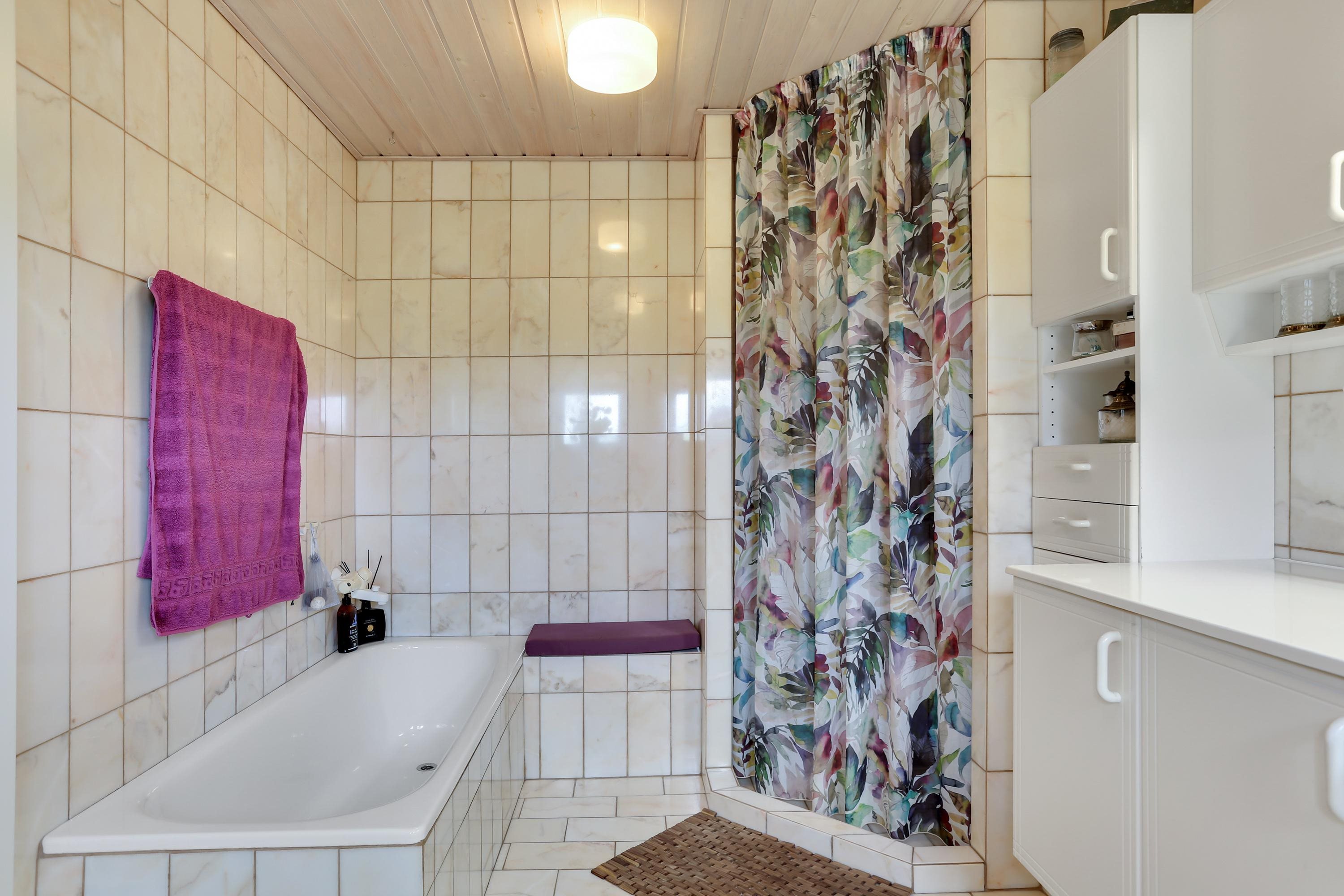 Fremhævet badeværelse billede i fuldskærmstilstand. Billede af Eskærvej 10, Mejling, 9900 Frederikshavn