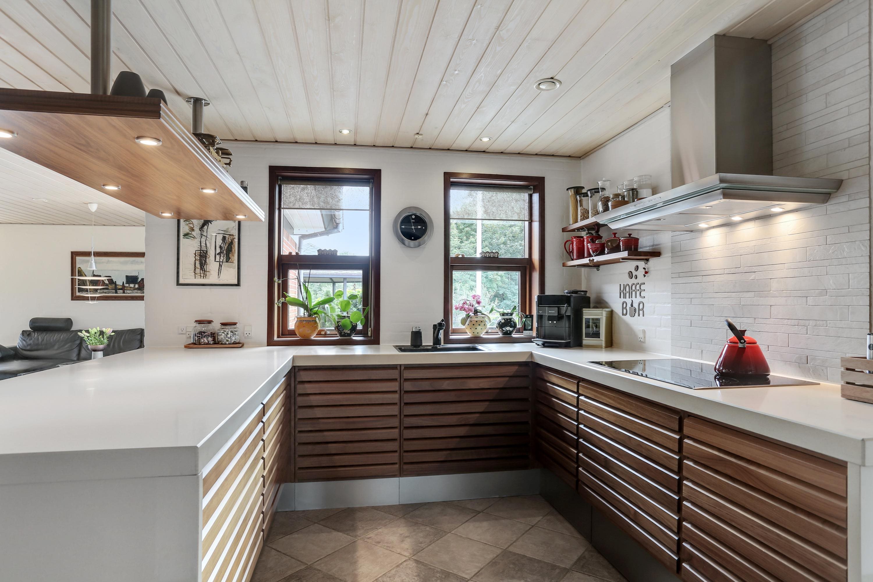 Fremhævet køkken billede i fuldskærmstilstand. Billede af Eskærvej 10, Mejling, 9900 Frederikshavn