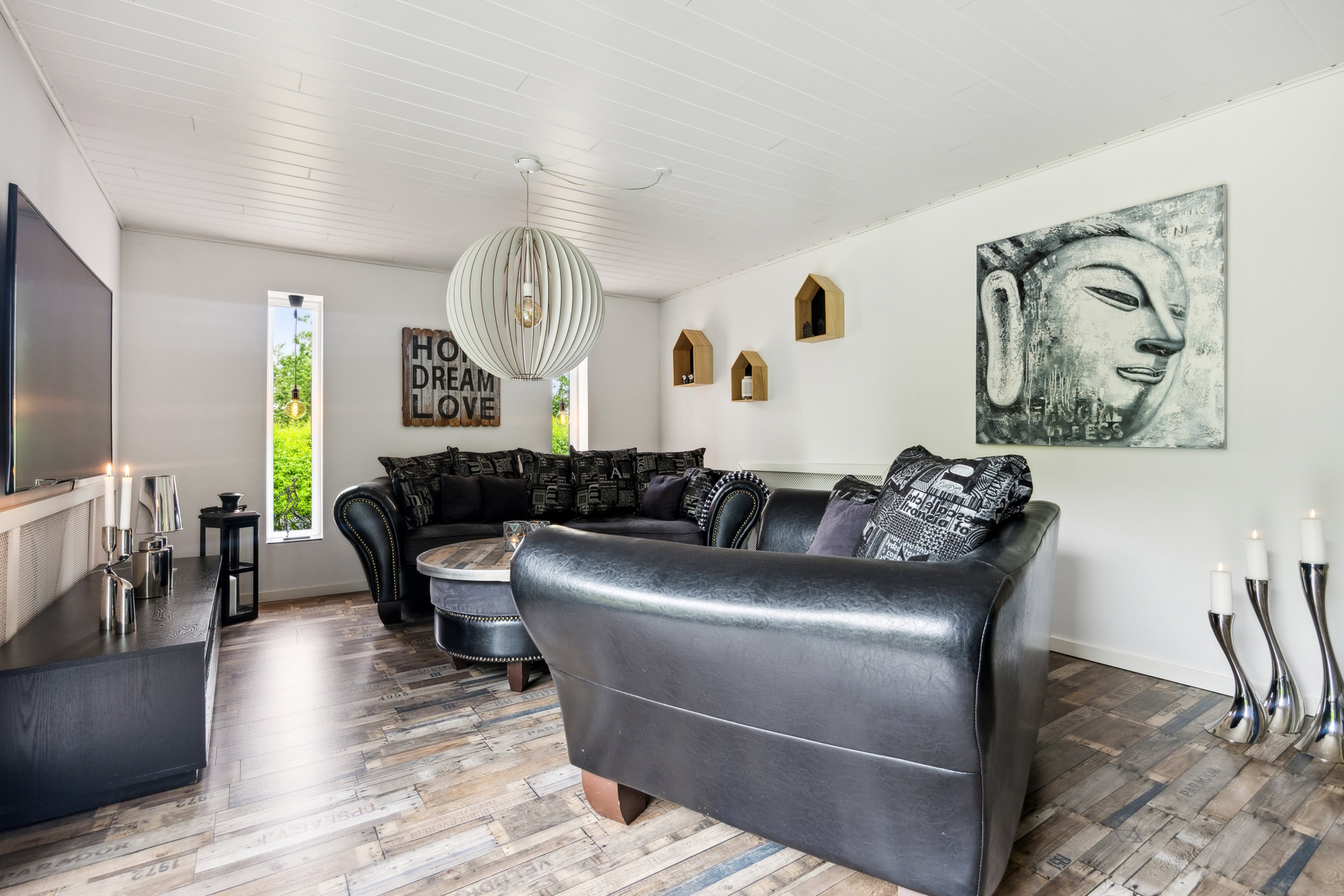 Fremhævet stue billede i fuldskærmstilstand. Billede af Bybakken 8, Ræhr, 7730 Hanstholm