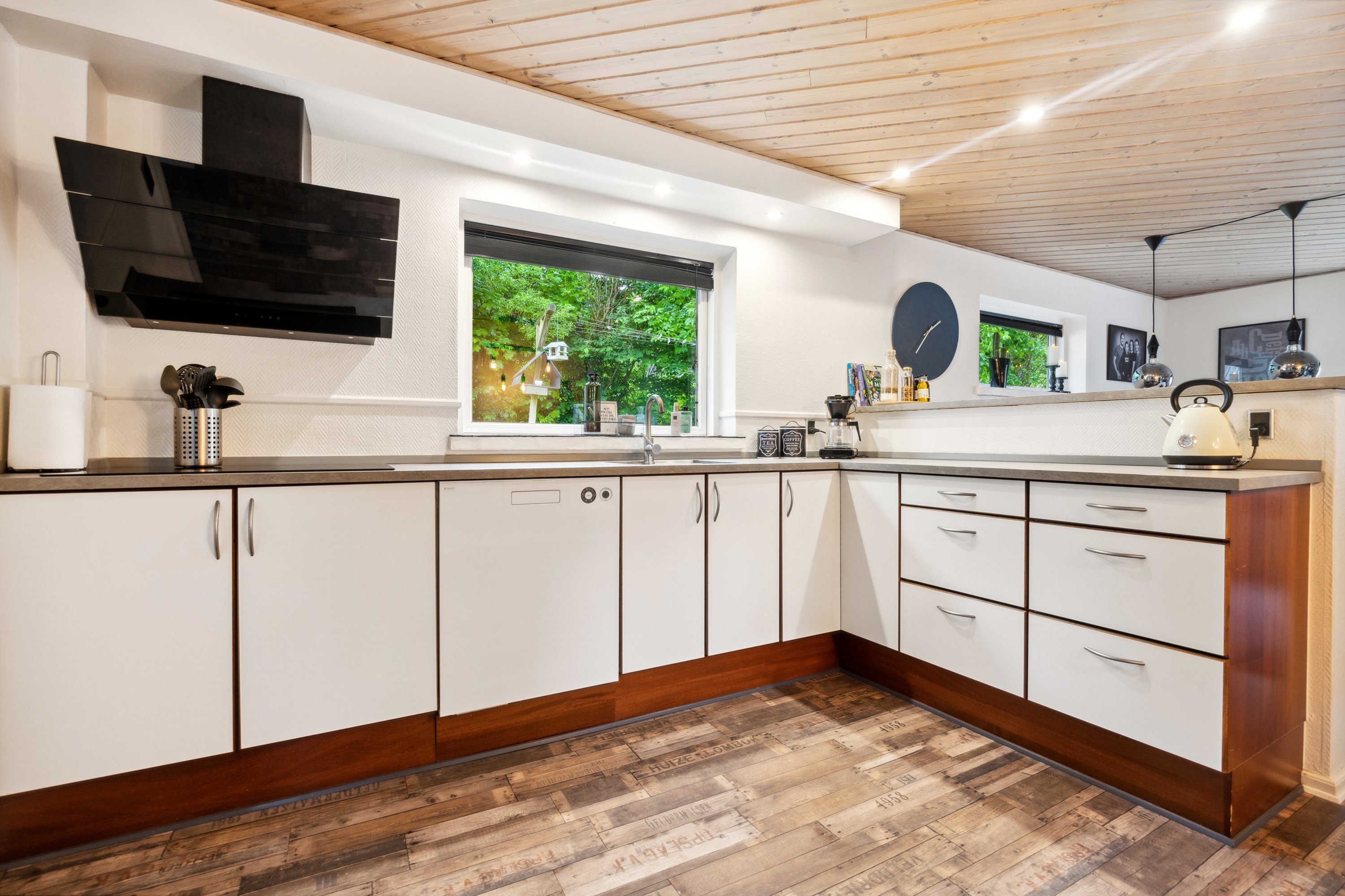 Fremhævet køkken billede i fuldskærmstilstand. Billede af Bybakken 8, Ræhr, 7730 Hanstholm