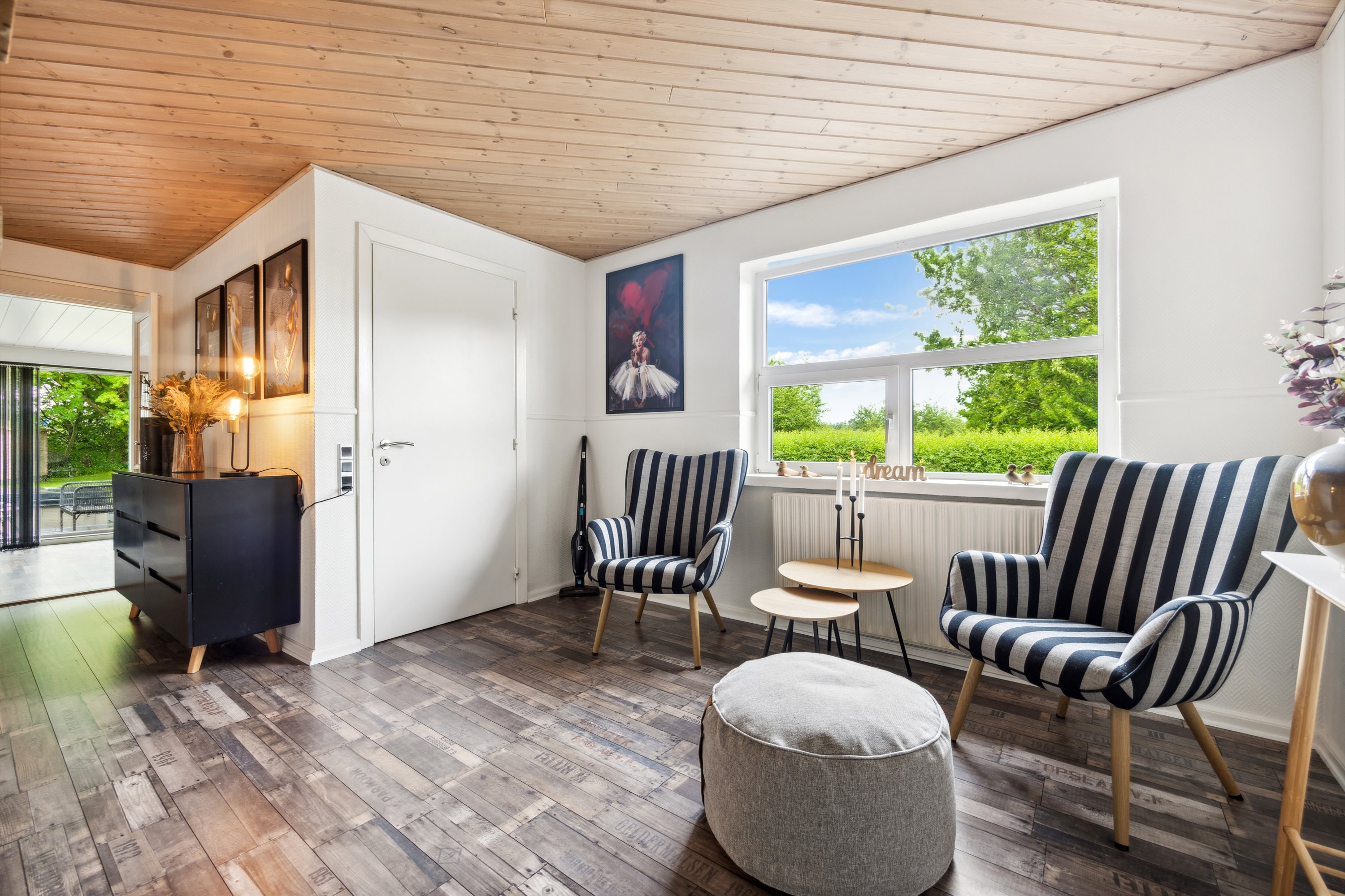 Fremhævet stue billede i fuldskærmstilstand. Billede af Bybakken 8, Ræhr, 7730 Hanstholm