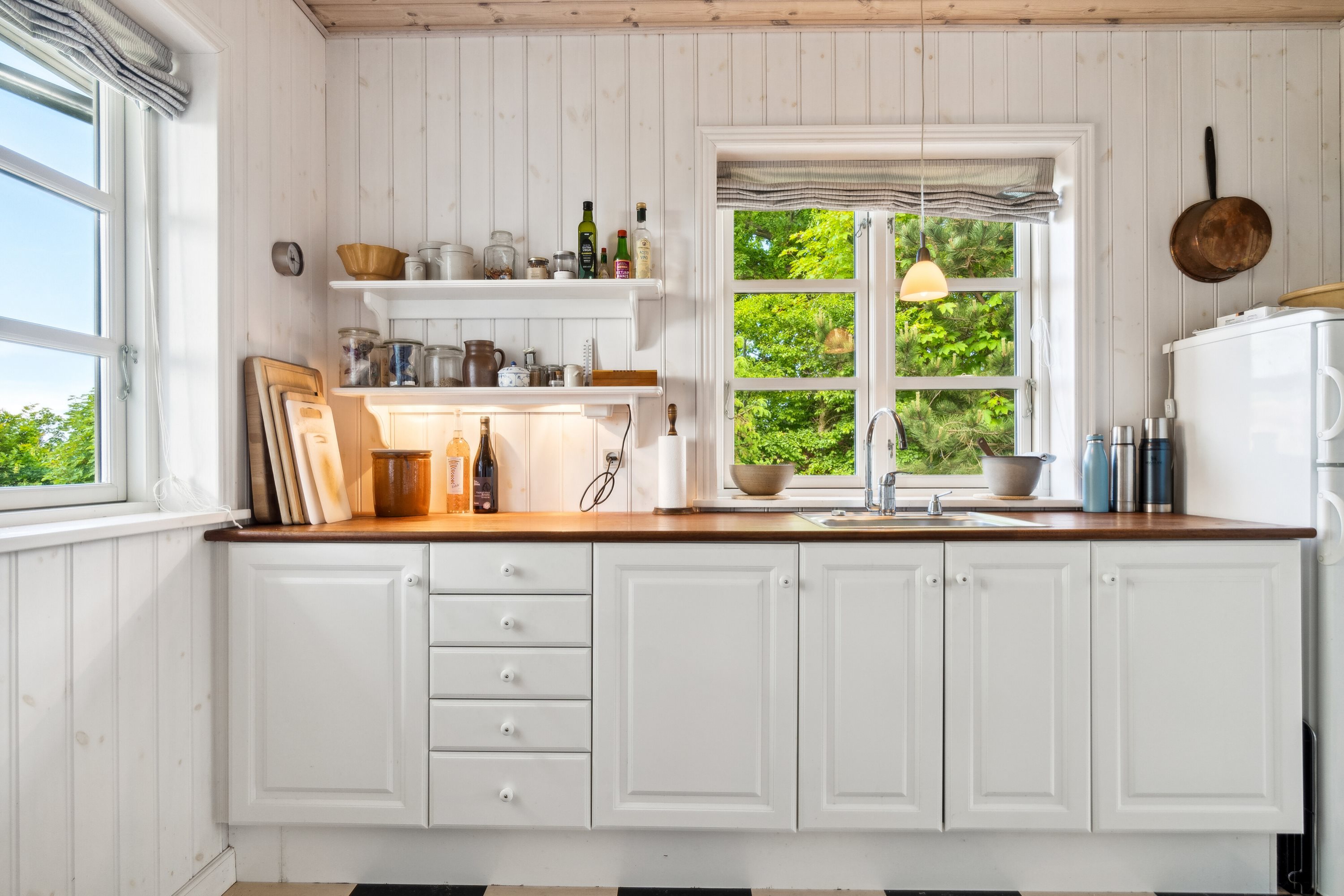 Fremhævet køkken billede i fuldskærmstilstand. Billede af Lersøvej 13, 3700 Rønne