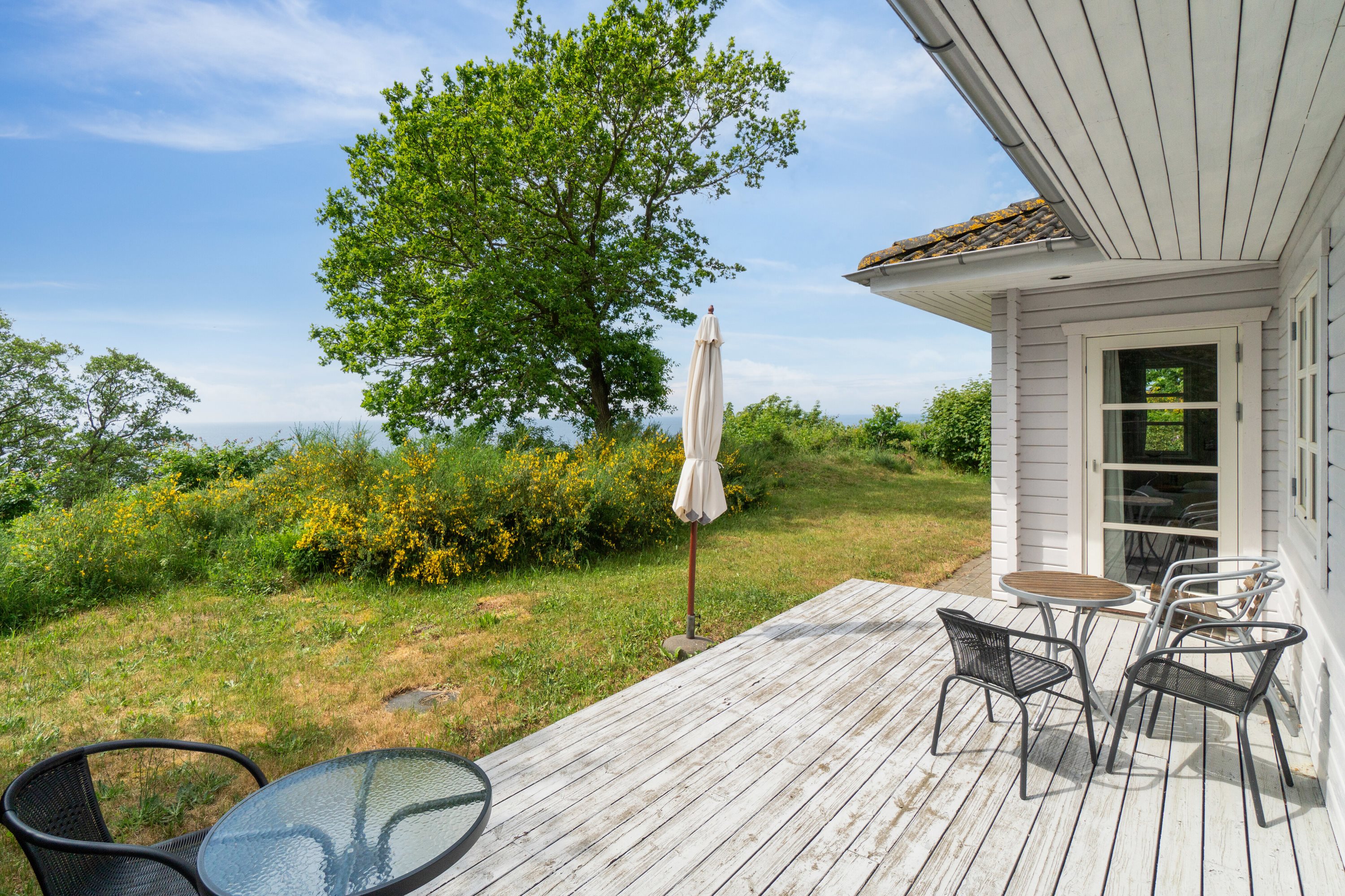 Fremhævet udendørs billede i fuldskærmstilstand. Billede af Lersøvej 13, 3700 Rønne