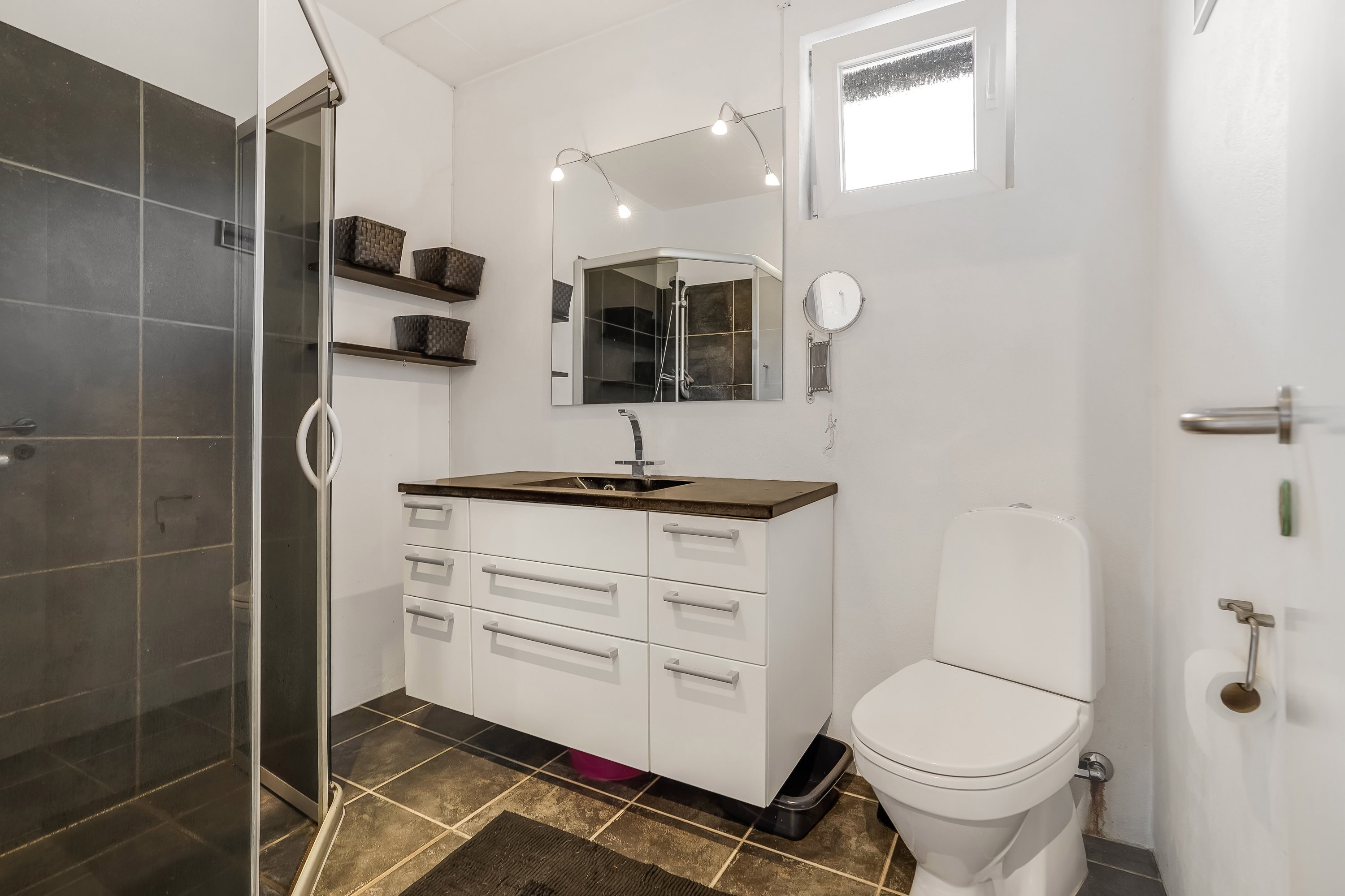 Fremhævet badeværelse billede i fuldskærmstilstand. Billede af Rosenvold 37, 7300 Jelling