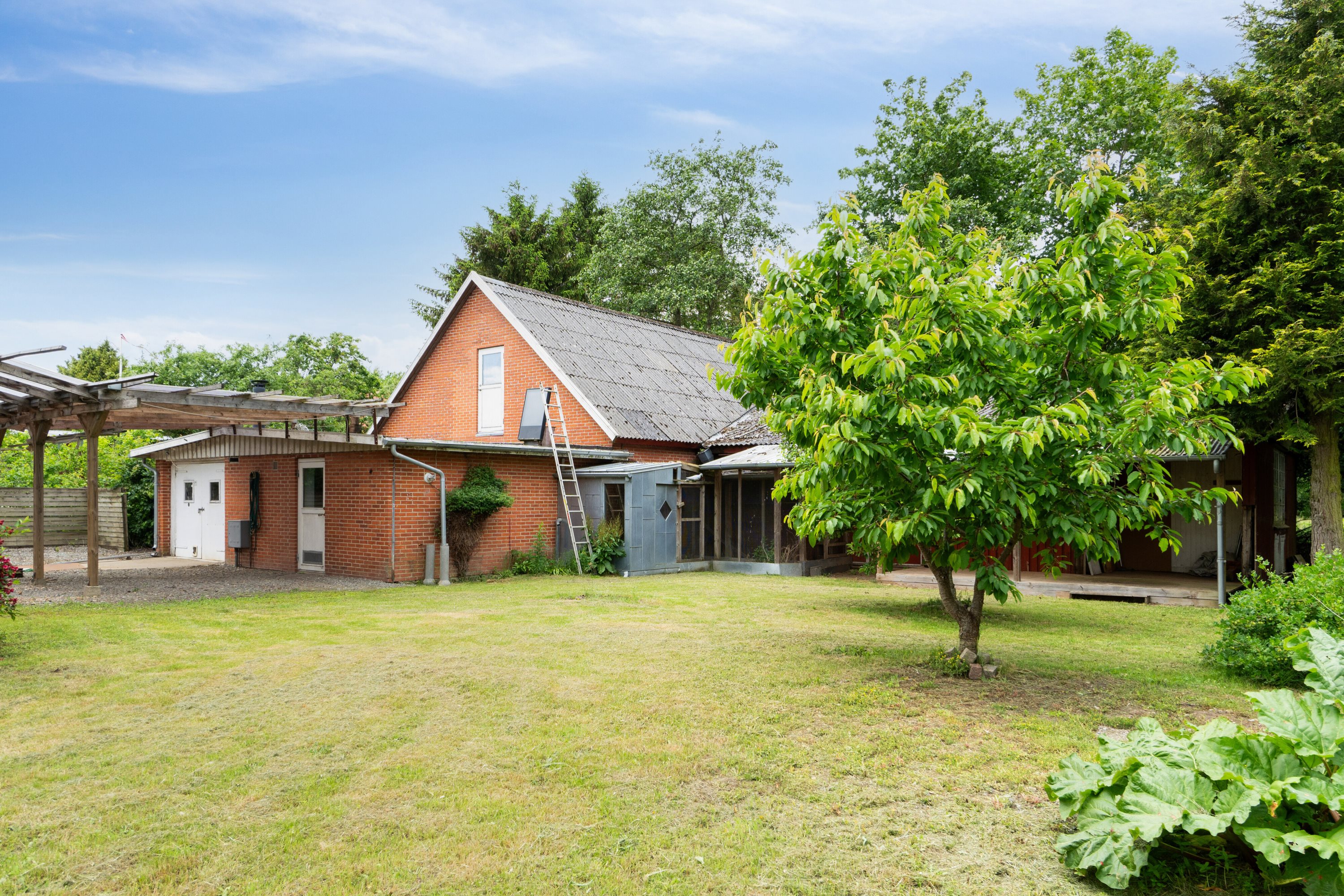 Fremhævet set fra haven billede i fuldskærmstilstand. Billede af Nørrevangsvej 12, Demstrup, 8620 Kjellerup