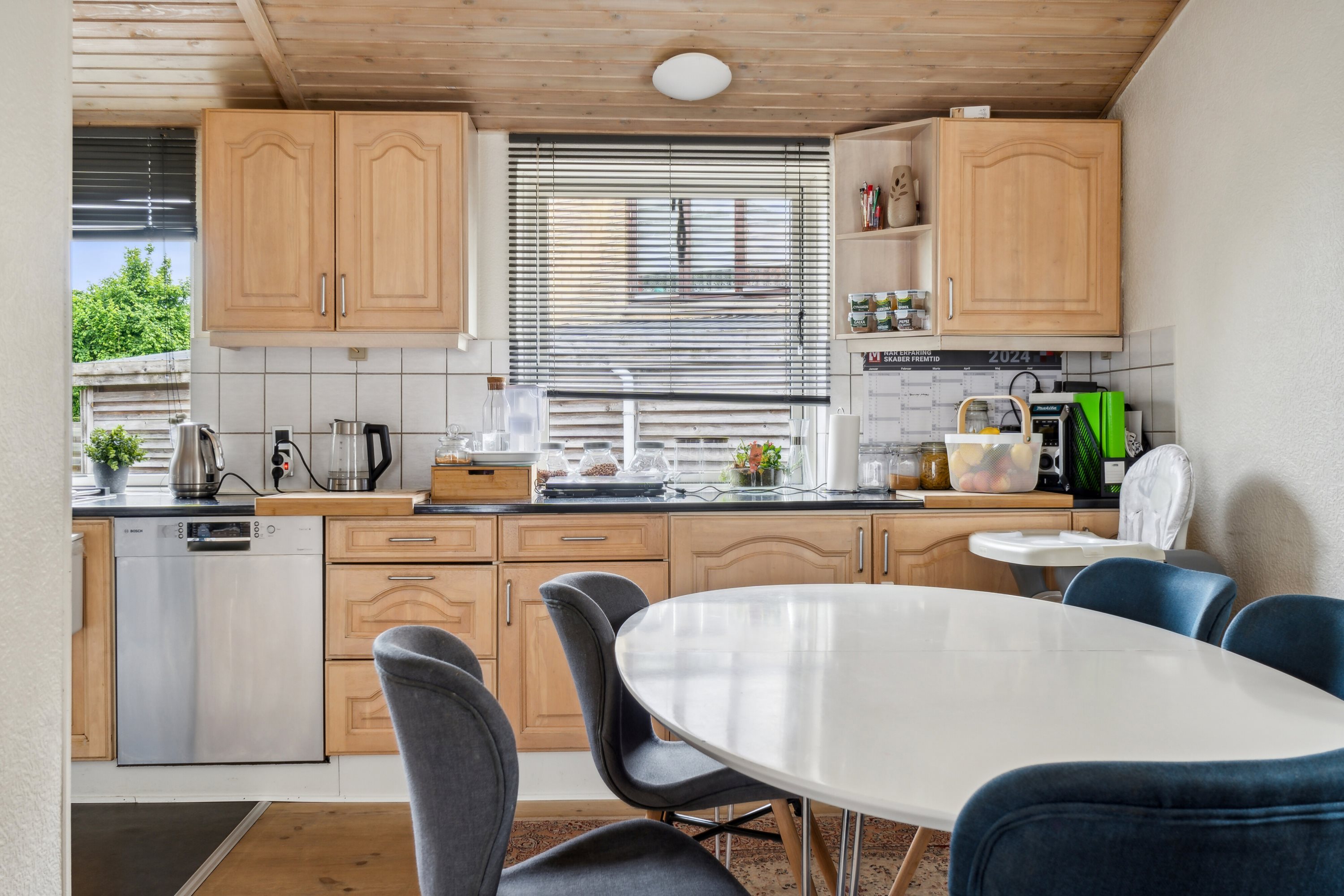 Fremhævet spisestue billede i fuldskærmstilstand. Billede af Nyborgvej 310, 5220 Odense SØ