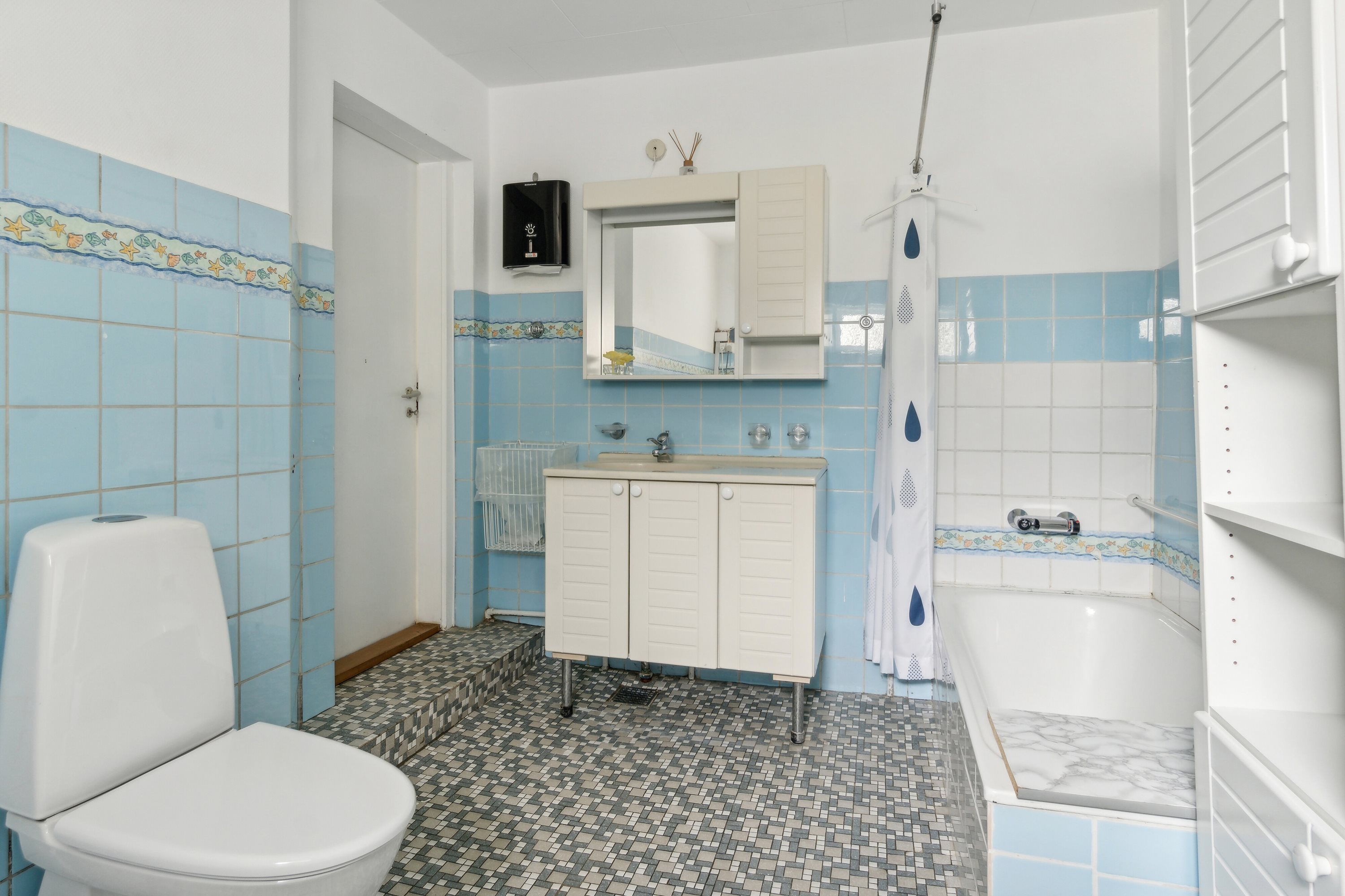 Fremhævet badeværelse billede i fuldskærmstilstand. Billede af Højby Hovedgade 76, 4573 Højby