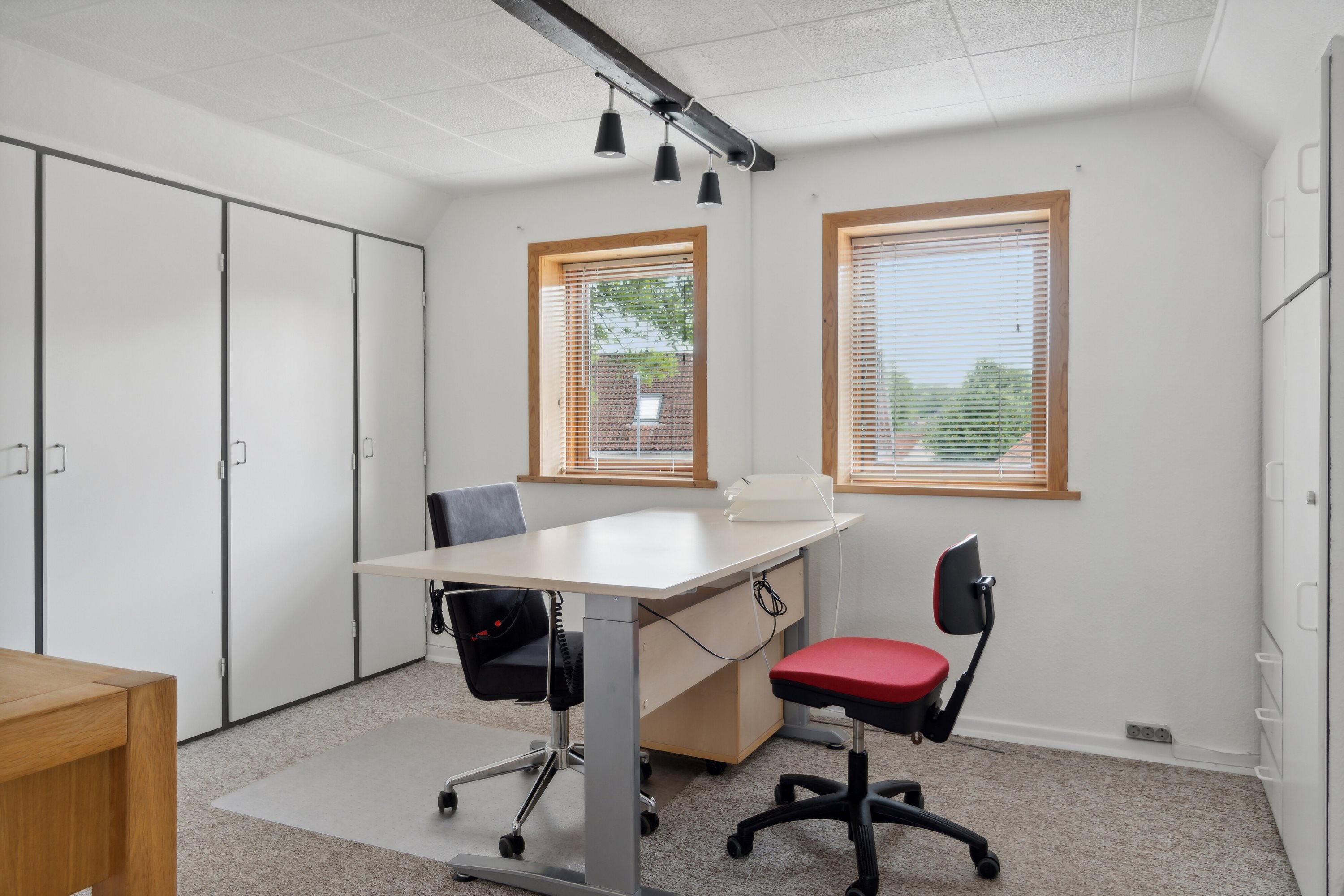 Fremhævet arbejdsværelse billede i fuldskærmstilstand. Billede af Højby Hovedgade 76, 4573 Højby