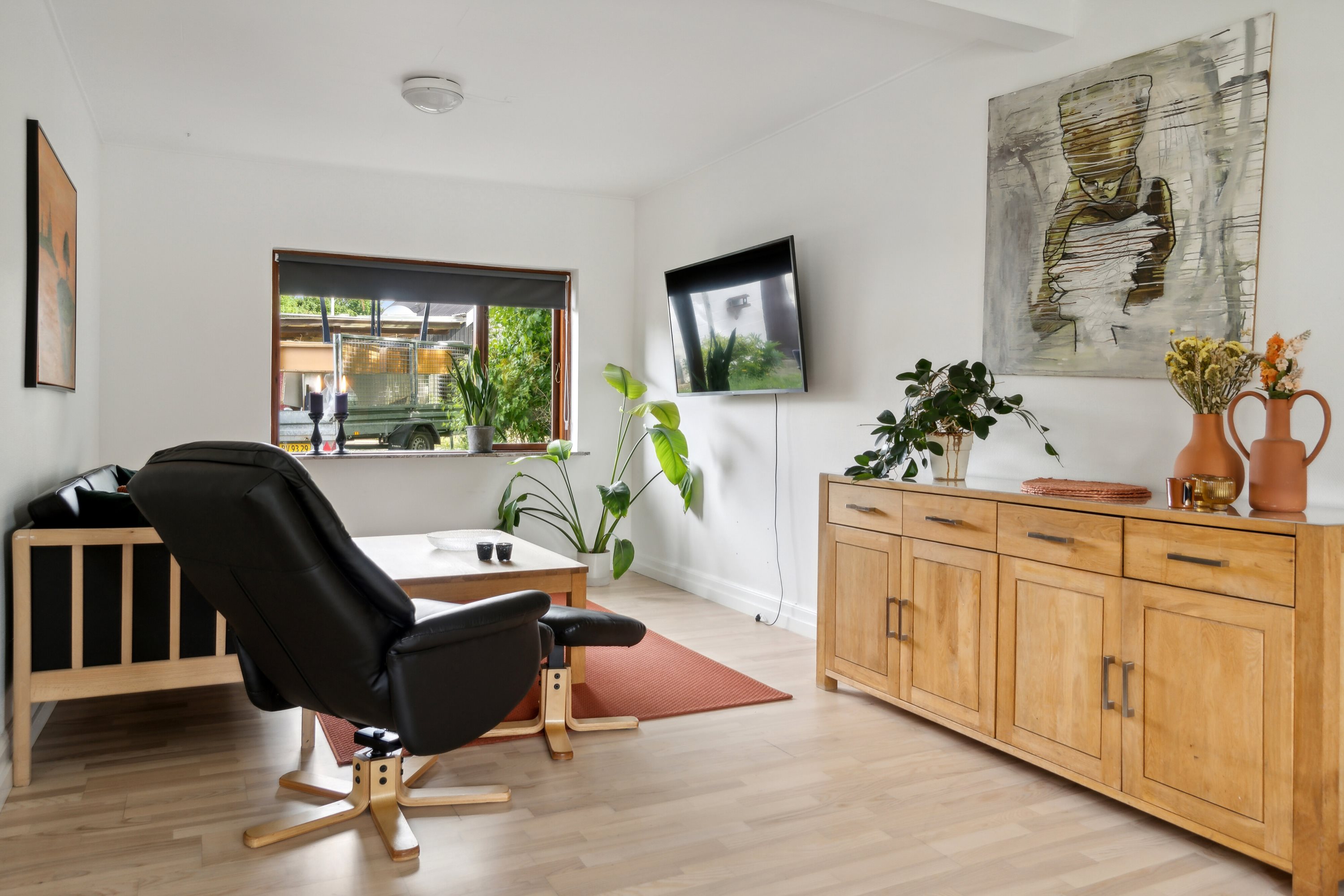 Fremhævet stue billede i fuldskærmstilstand. Billede af Højby Hovedgade 76, 4573 Højby