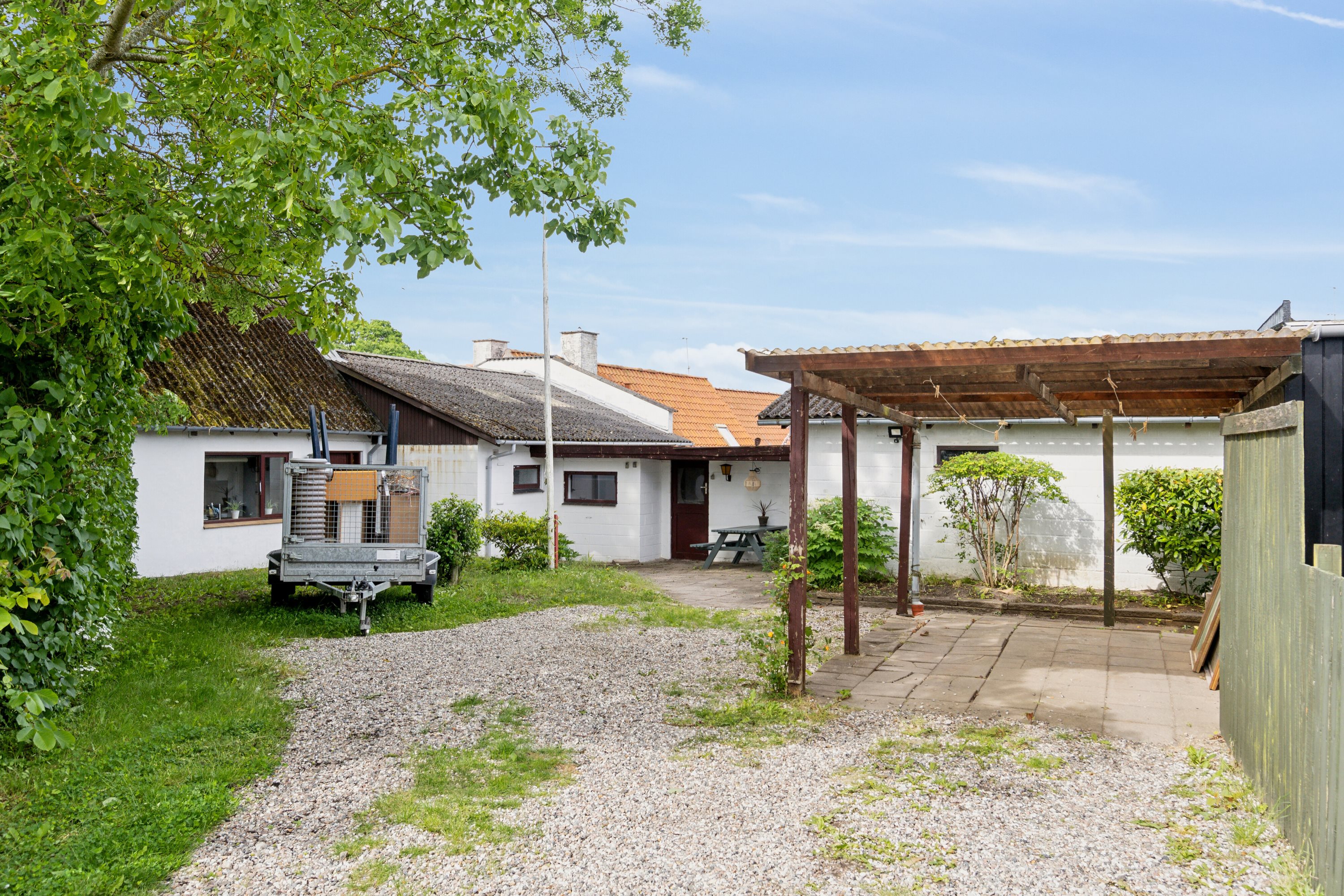 Fremhævet set fra haven billede i fuldskærmstilstand. Billede af Højby Hovedgade 76, 4573 Højby