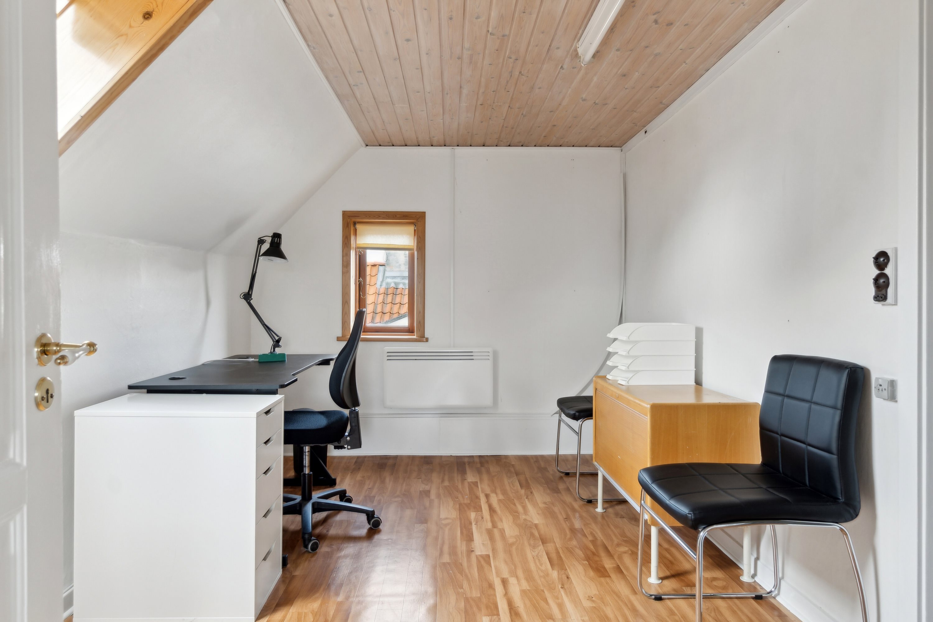 Fremhævet arbejdsværelse billede i fuldskærmstilstand. Billede af Højby Hovedgade 76, 4573 Højby