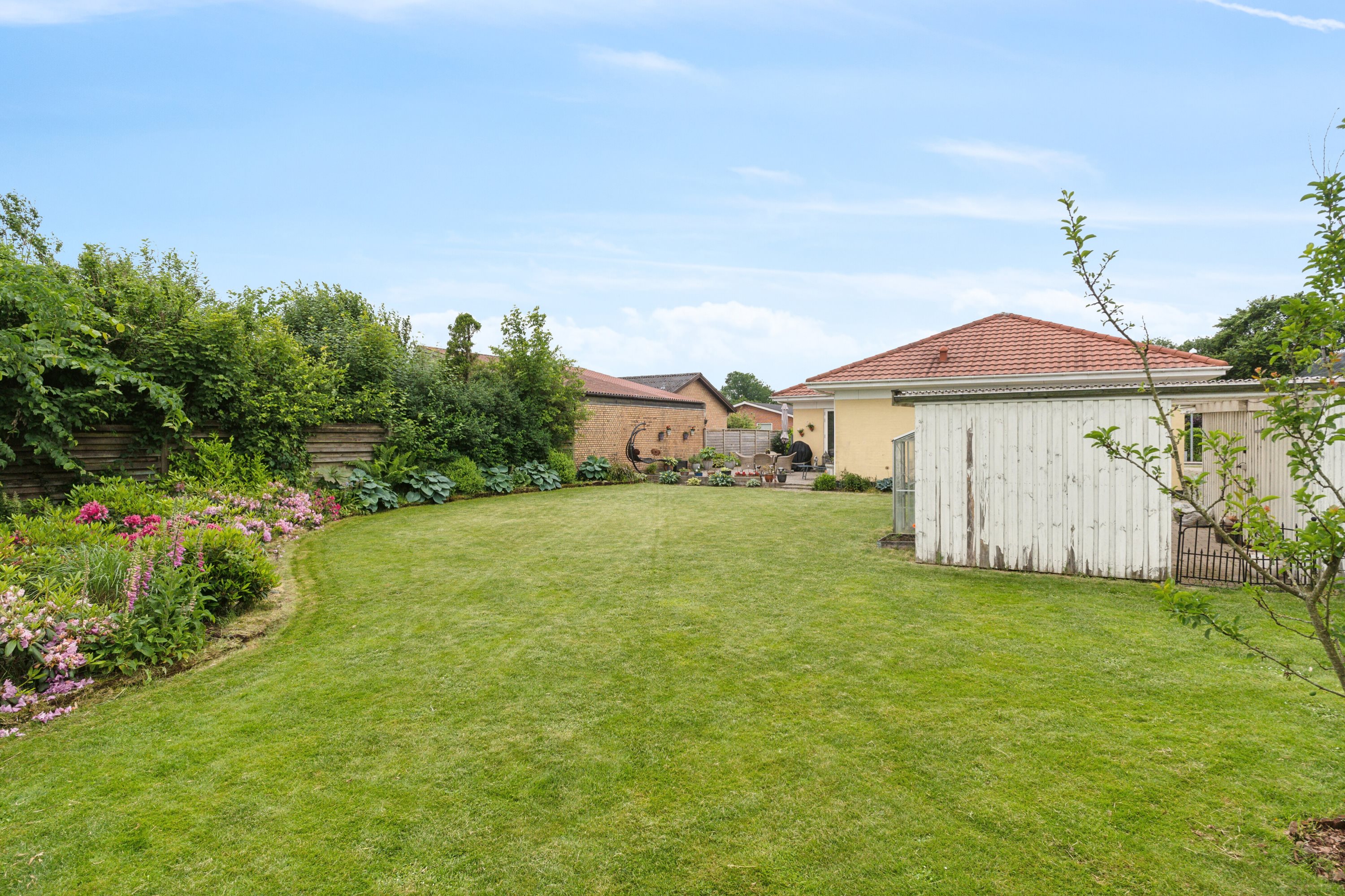 Fremhævet set fra haven billede i fuldskærmstilstand. Billede af Irisvej 22, 9800 Hjørring