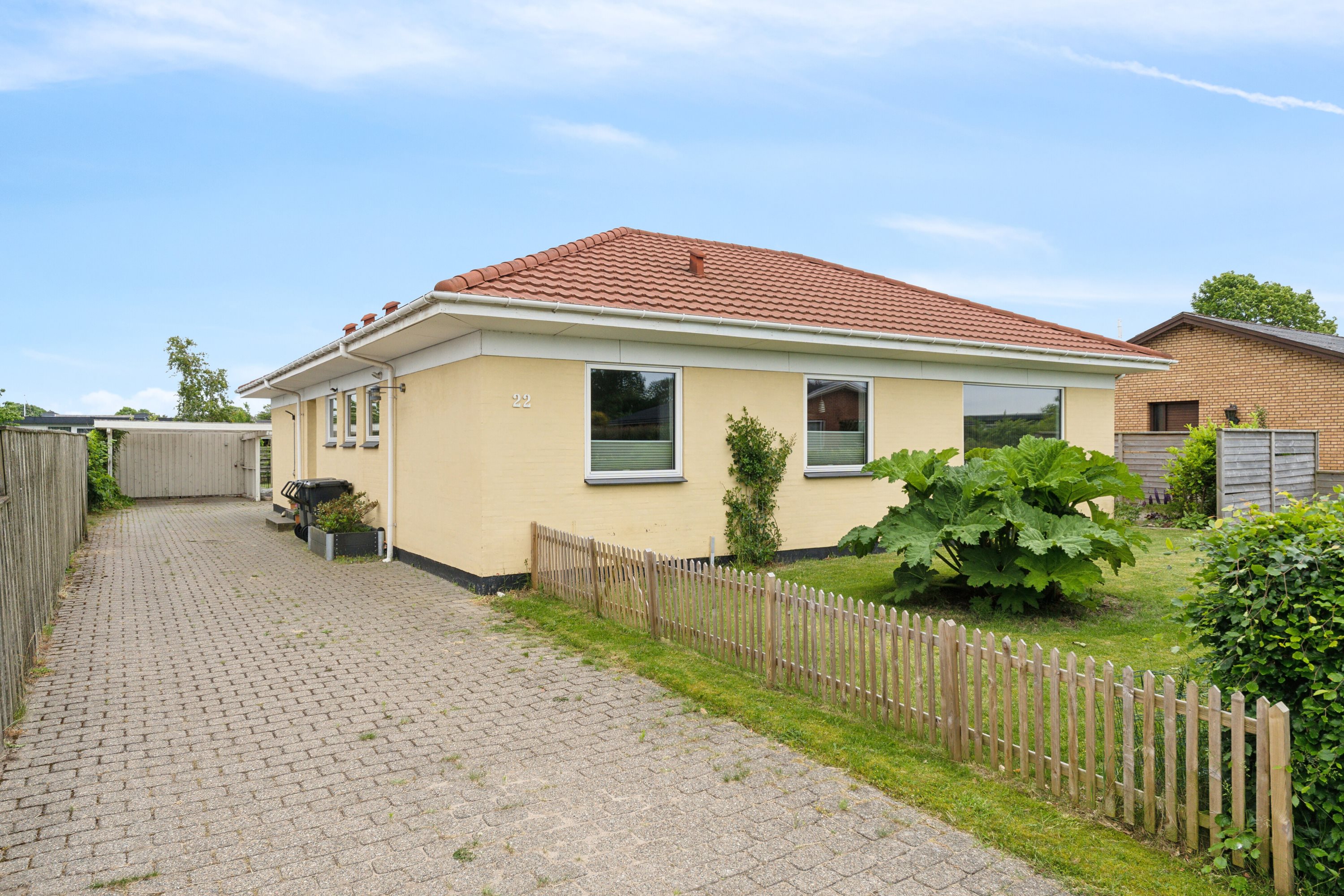 Fremhævet set fra vejen billede i fuldskærmstilstand. Billede af Irisvej 22, 9800 Hjørring