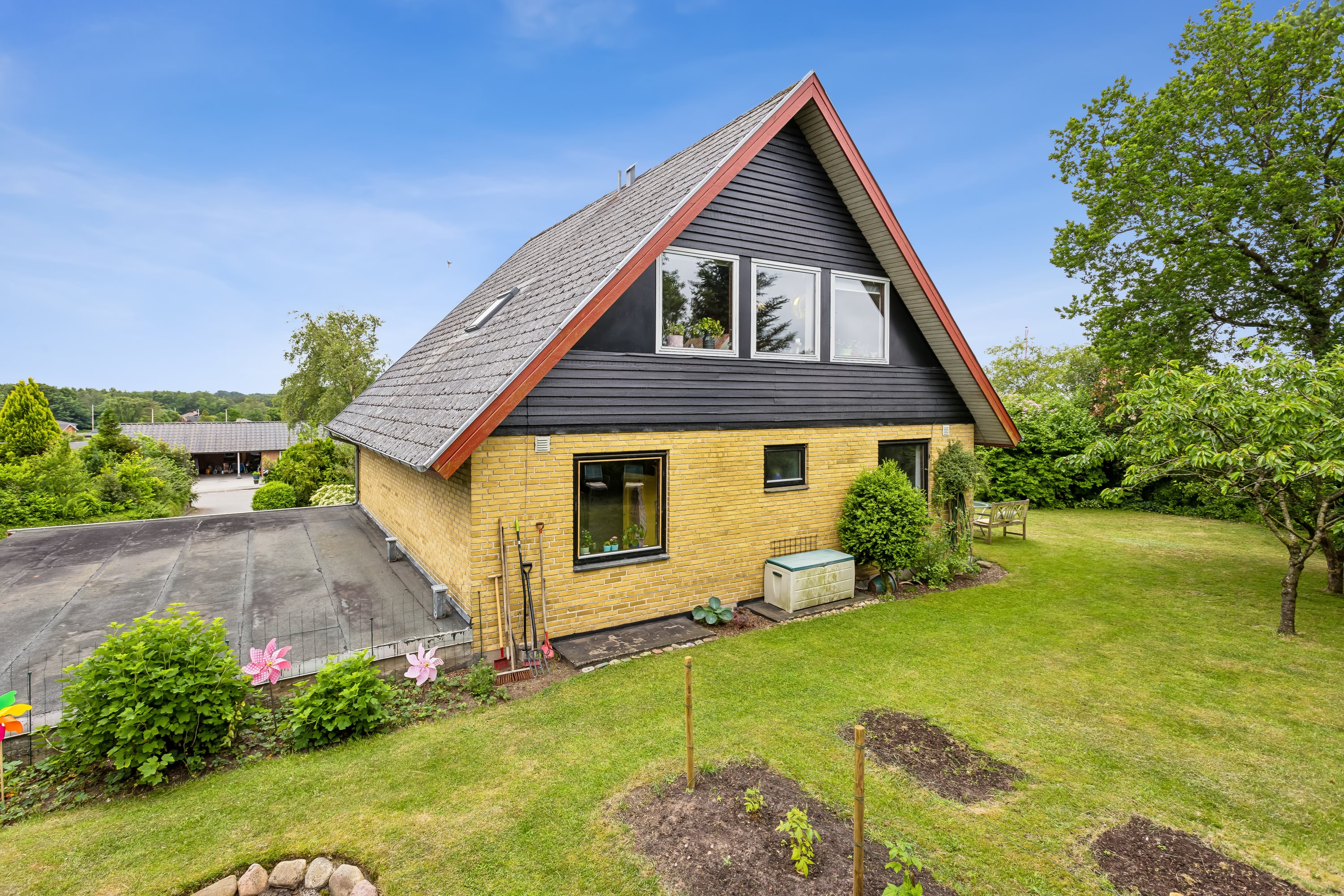 Miniaturebillede 1: ejendom 1. Billede af Storhøjvej 20, 8831 Løgstrup