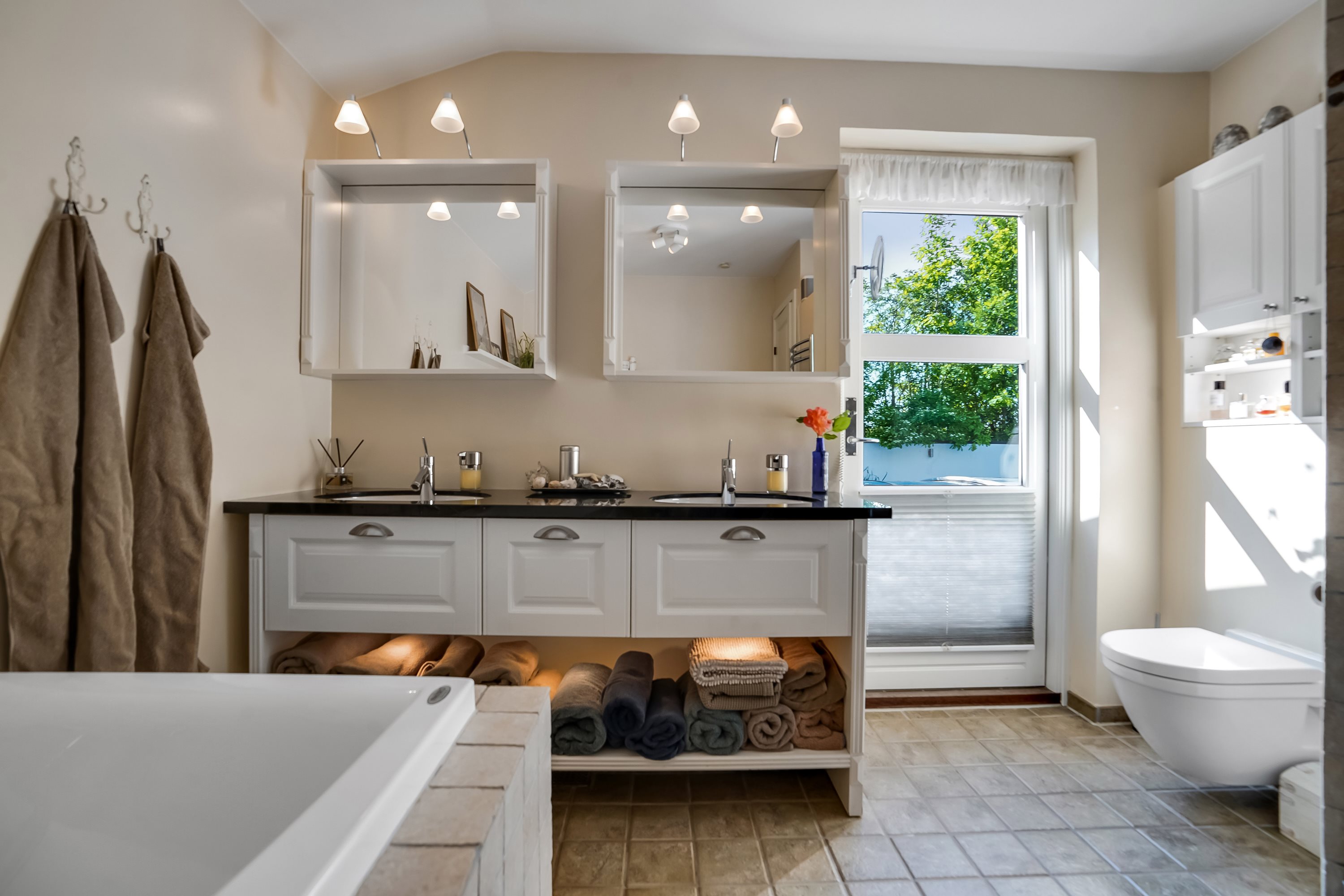 Fremhævet badeværelse billede i fuldskærmstilstand. Billede af Skovgyden 67, Ørritslev Skov, 5450 Otterup