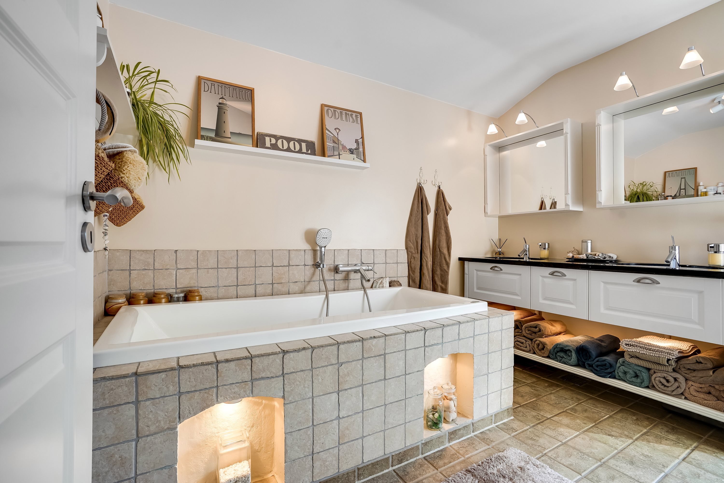 Fremhævet badeværelse billede i fuldskærmstilstand. Billede af Skovgyden 67, Ørritslev Skov, 5450 Otterup