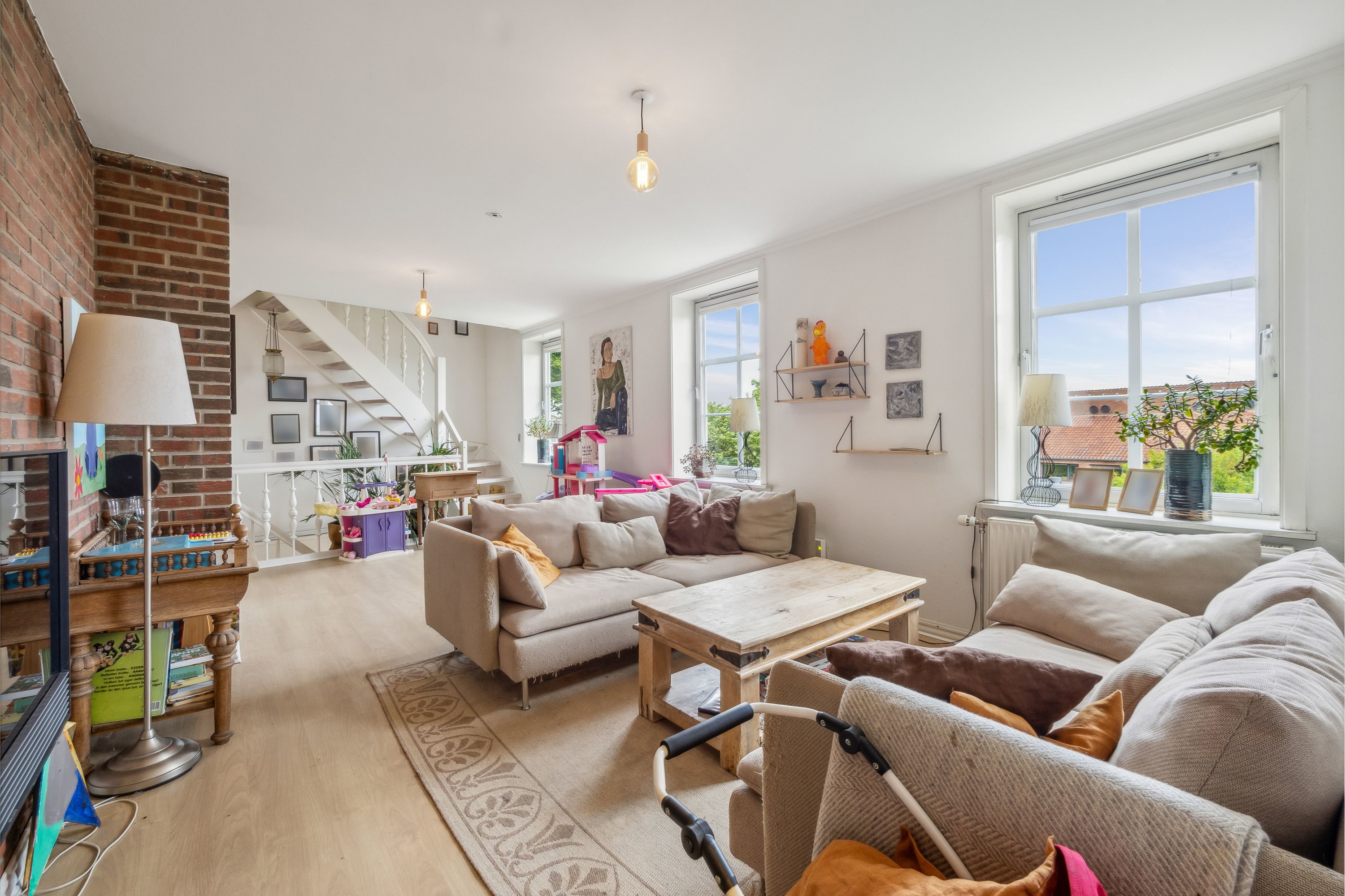 Fremhævet stue billede i fuldskærmstilstand. Billede af Kirkegårdsvej 1, 7700 Thisted