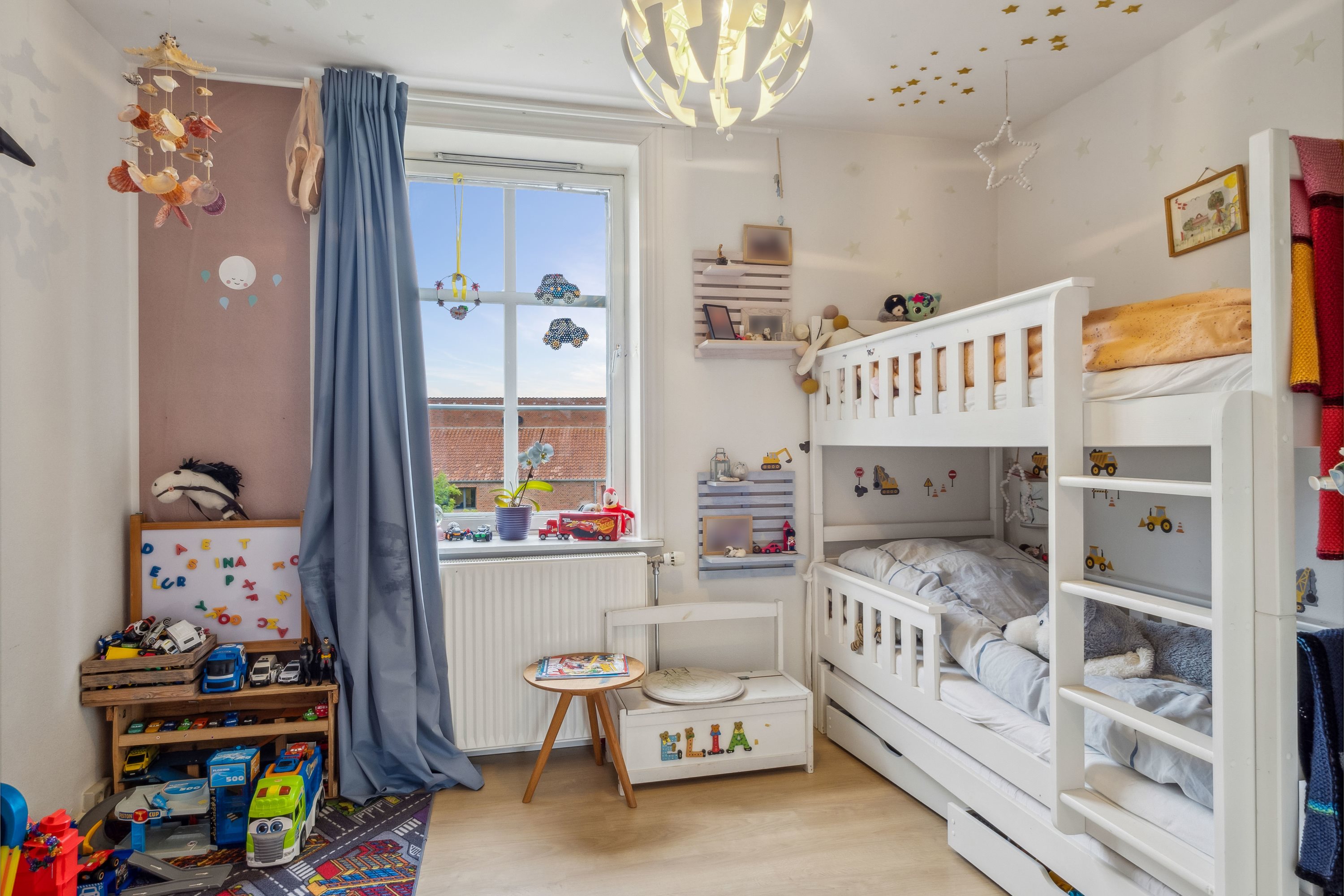 Fremhævet værelse billede i fuldskærmstilstand. Billede af Kirkegårdsvej 1, 7700 Thisted