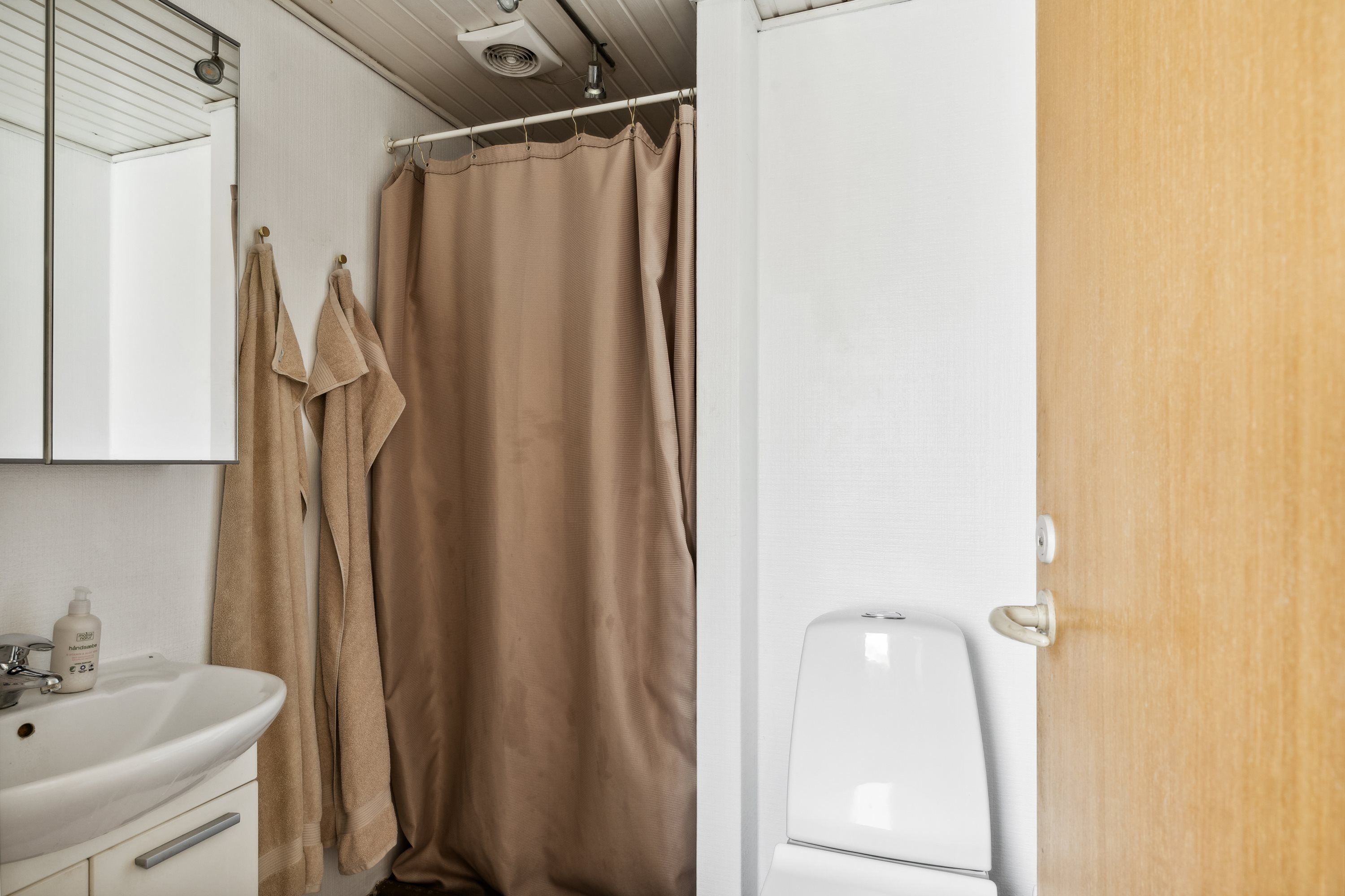 Fremhævet badeværelse billede i fuldskærmstilstand. Billede af Hornelandevej 13, Horne, 5600 Faaborg